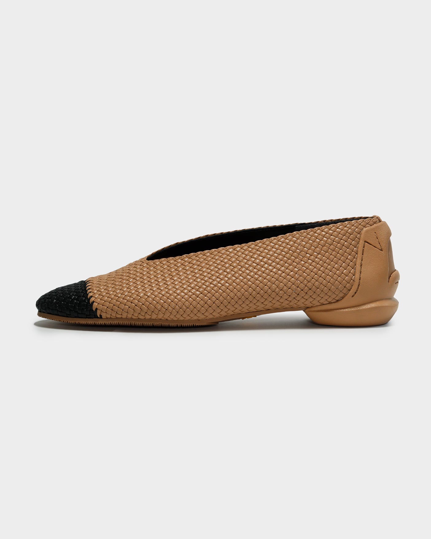 MESH ROUND V PUMPS / BEIGExBLACK