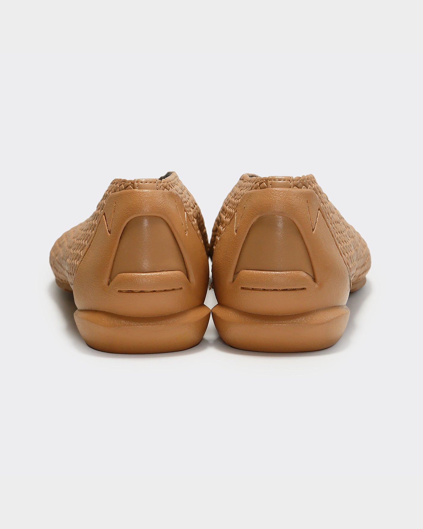 MESH ROUND V PUMPS / BEIGExBLACK