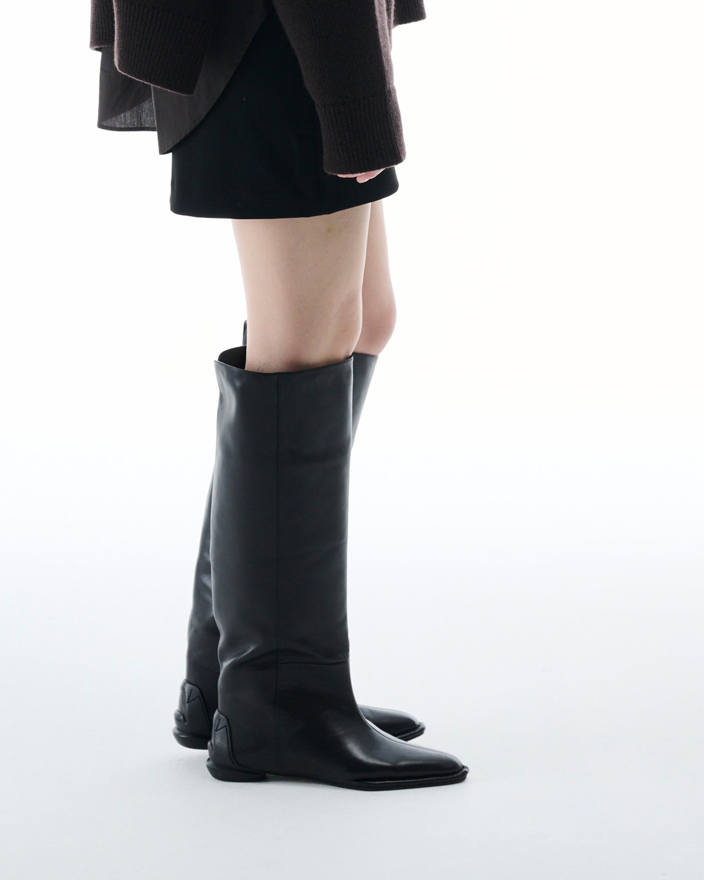 CHISEL KNEE BOOTS / BLACK