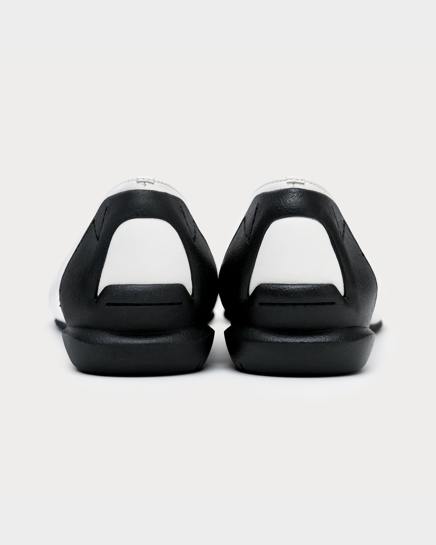 MM POINTED U PUMPS / WHITExBLACK