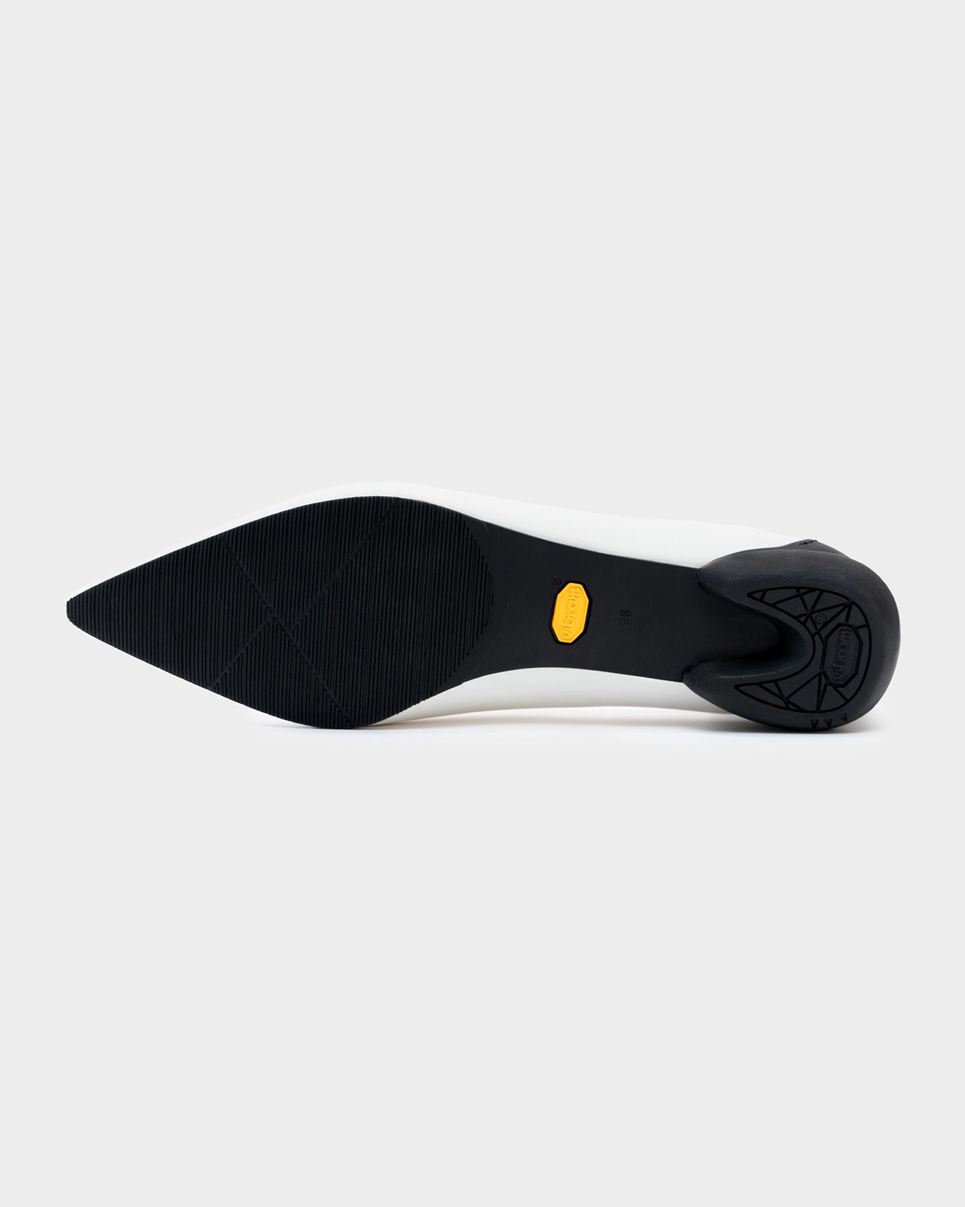 MM POINTED U PUMPS / WHITExBLACK