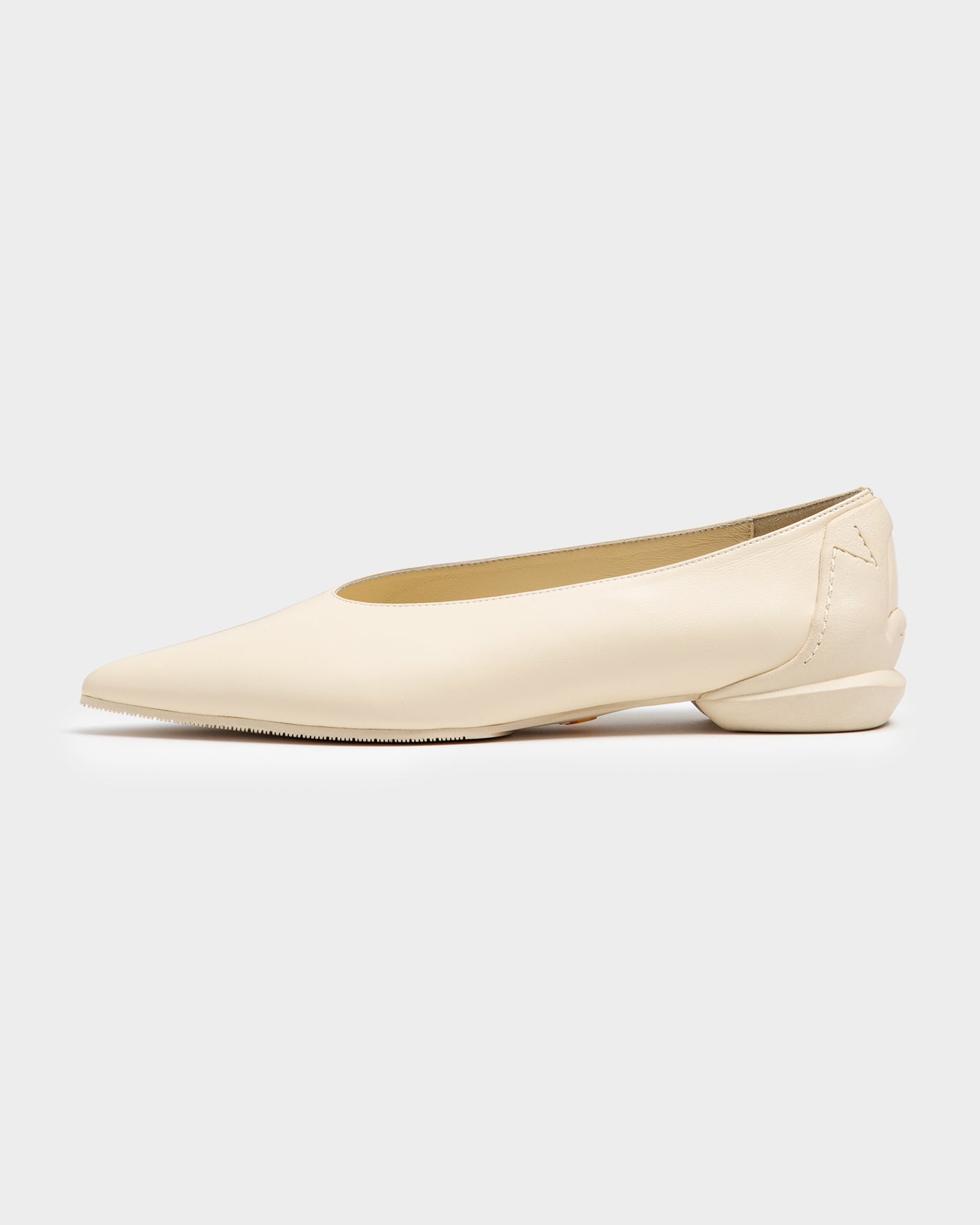 MM POINTED U PUMPS / IVORY