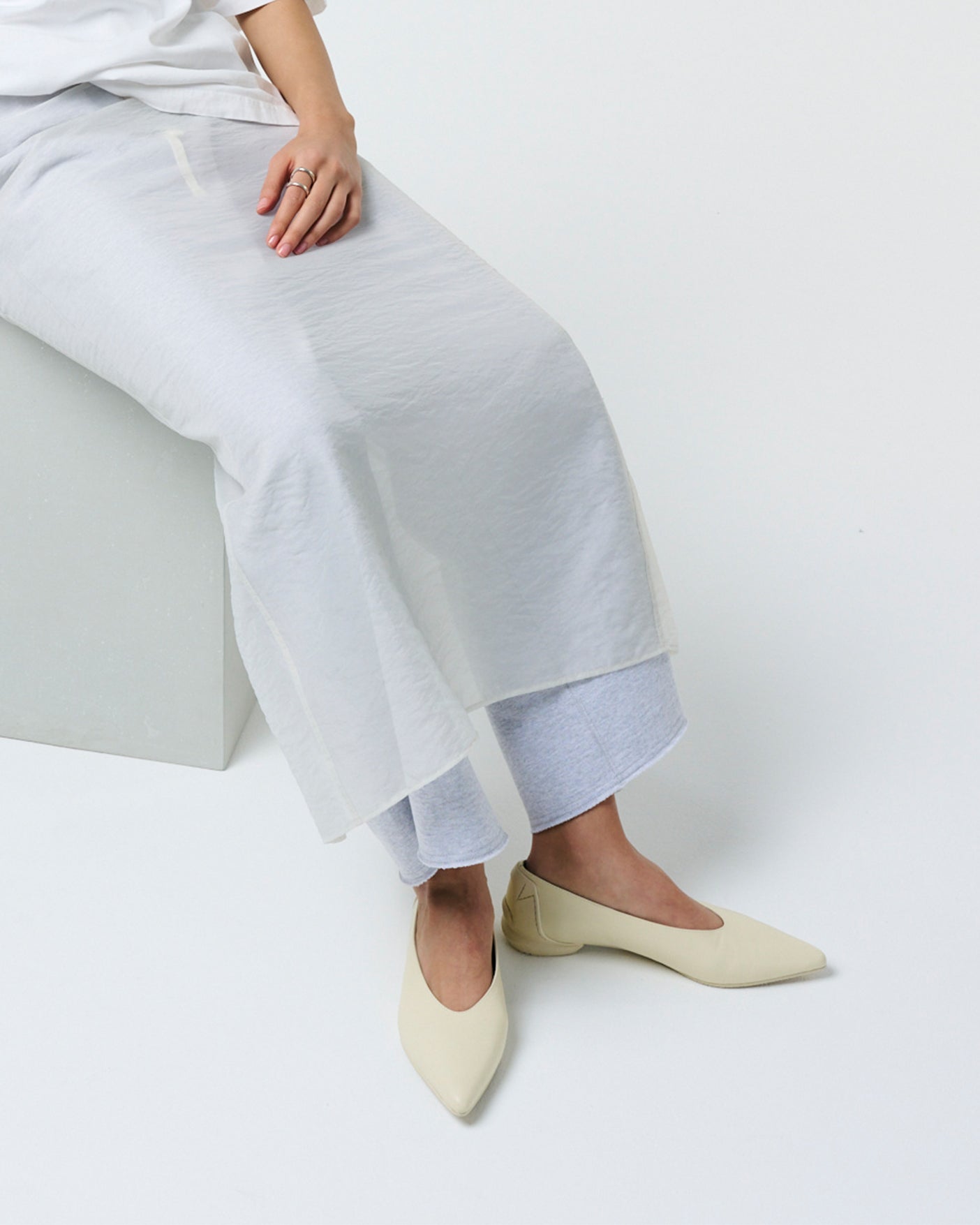 MM POINTED U PUMPS / IVORY