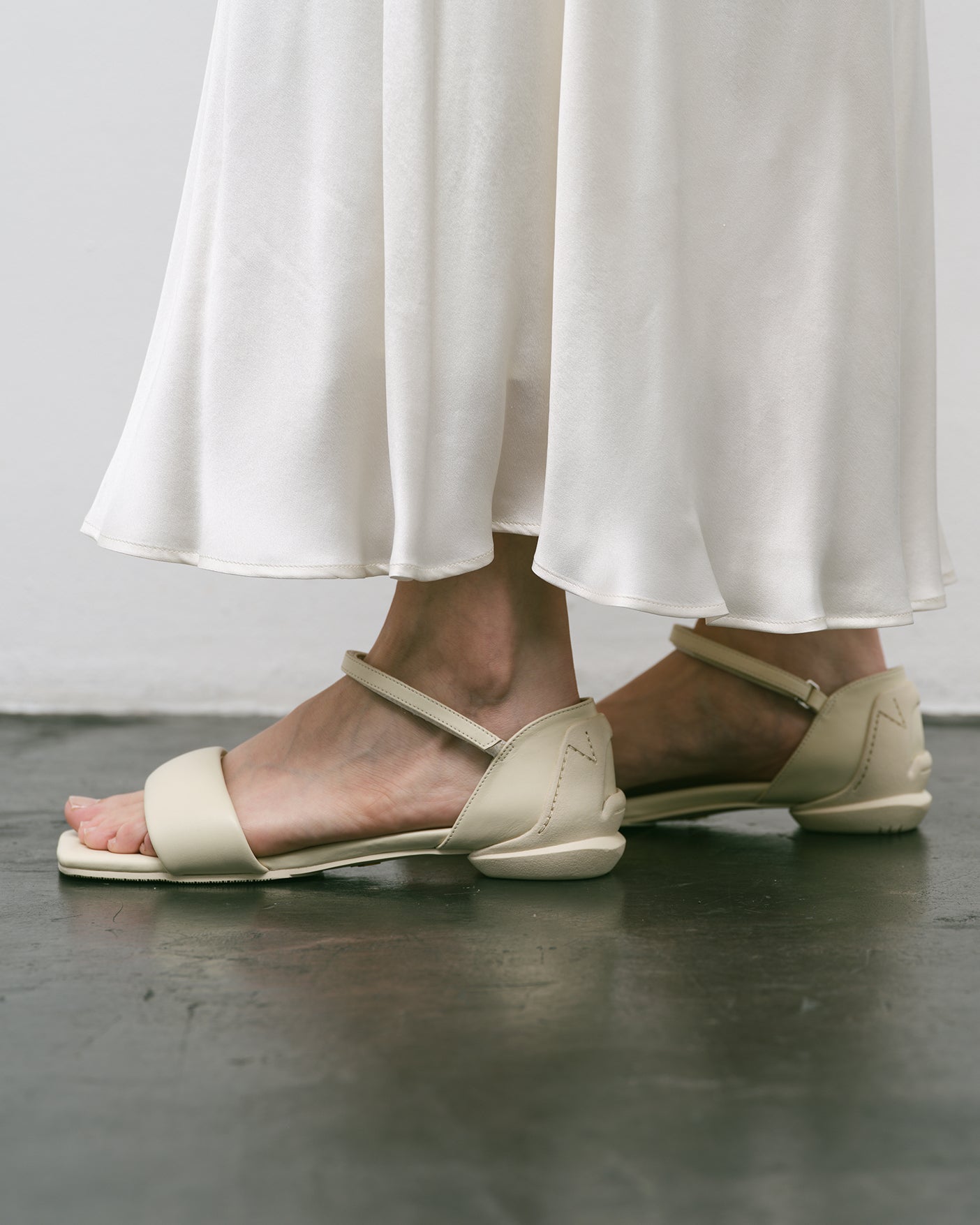 MM PADDED SANDALS / IVORY