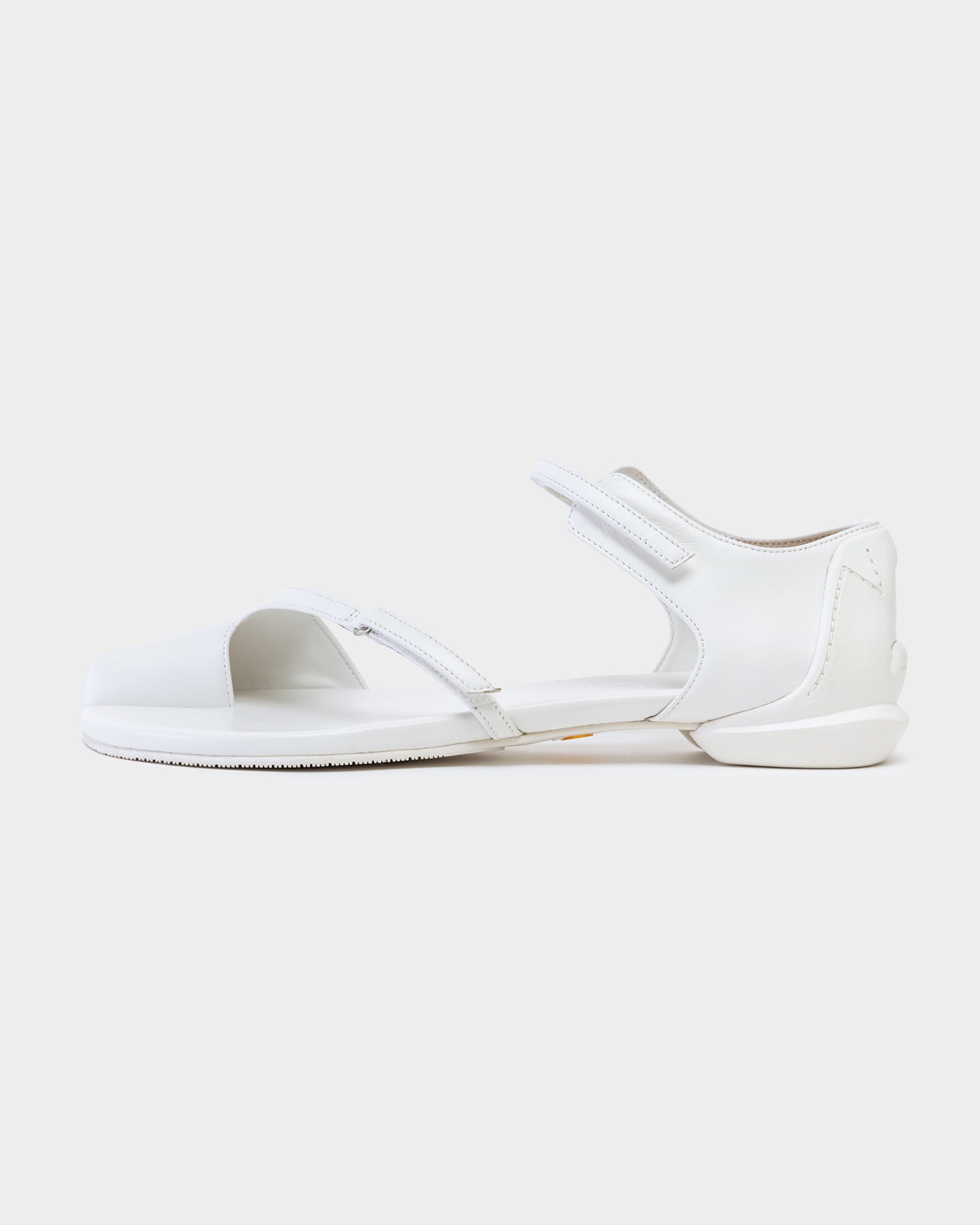 THUMBHOLE SANDALS / WHITE