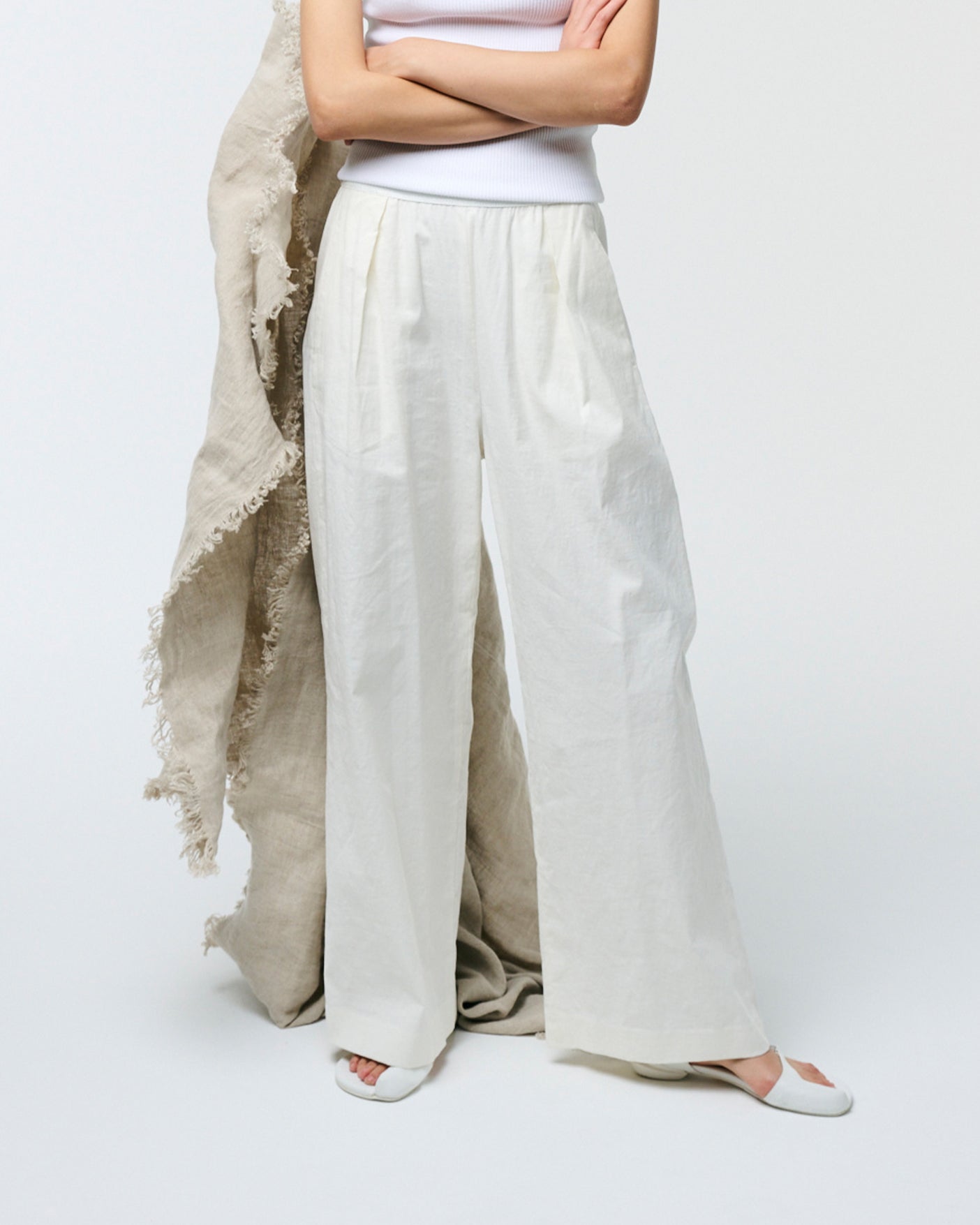 THUMBHOLE SANDALS / WHITE