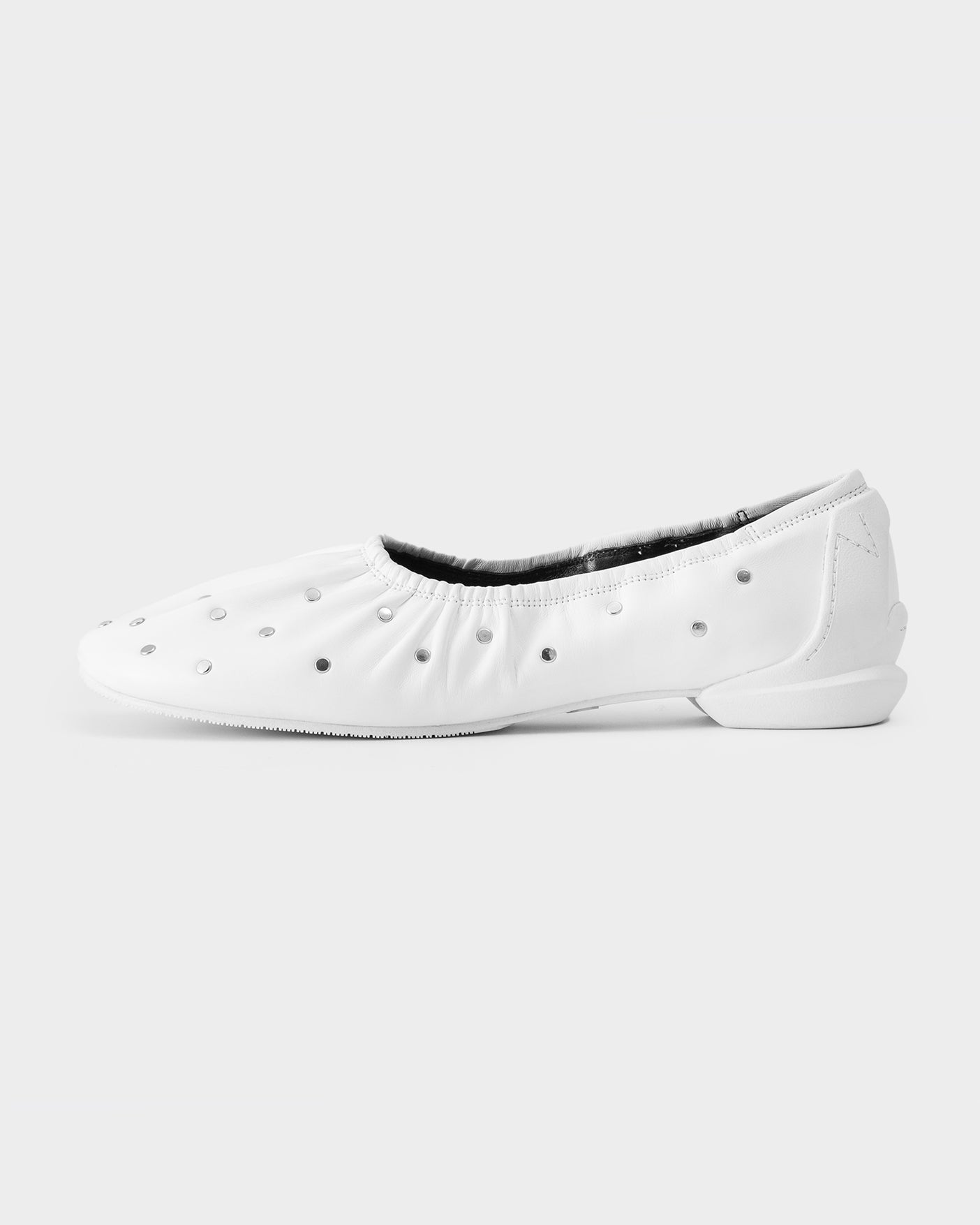GATHER BALLET_STUDS / WHITE