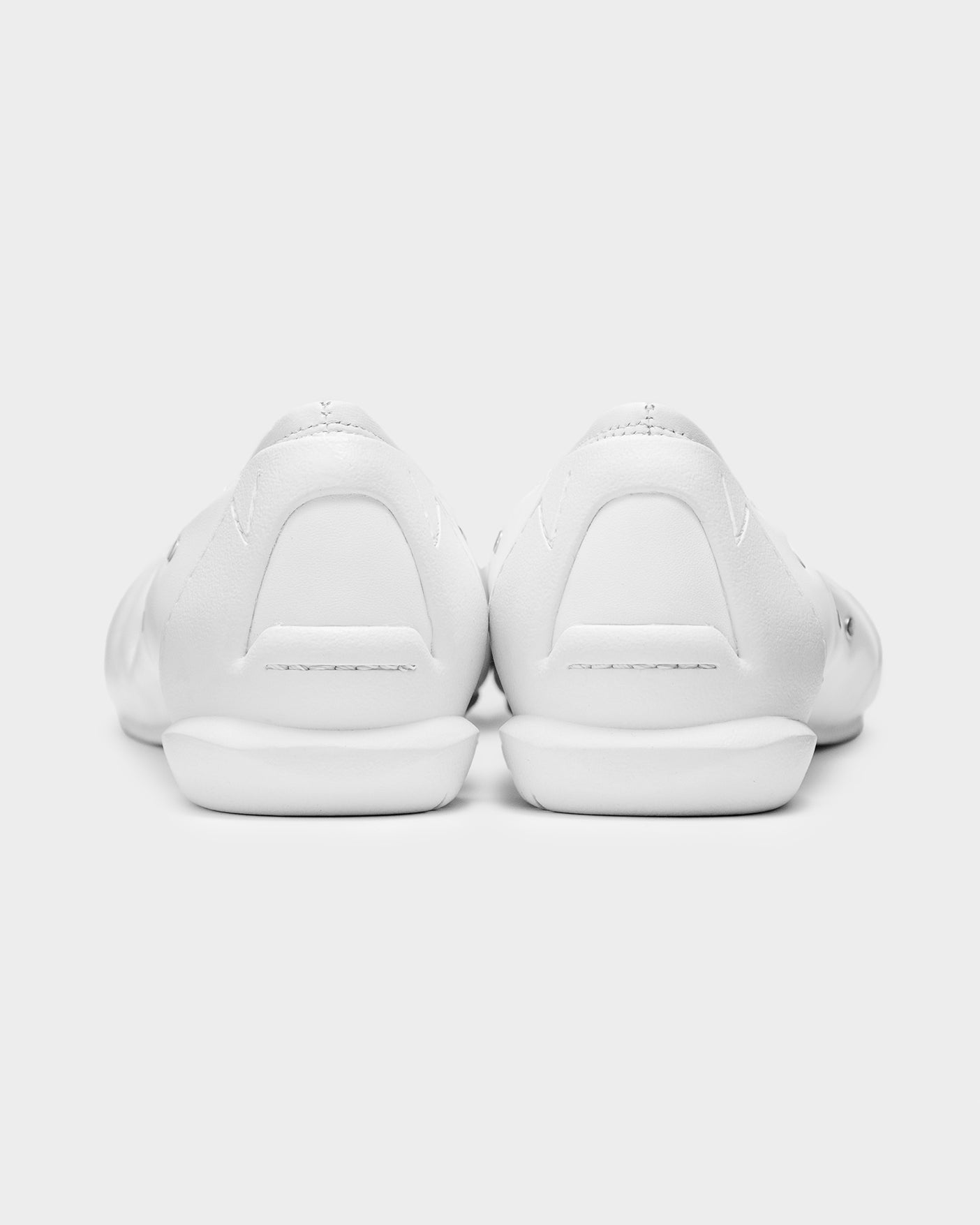 GATHER BALLET_STUDS / WHITE