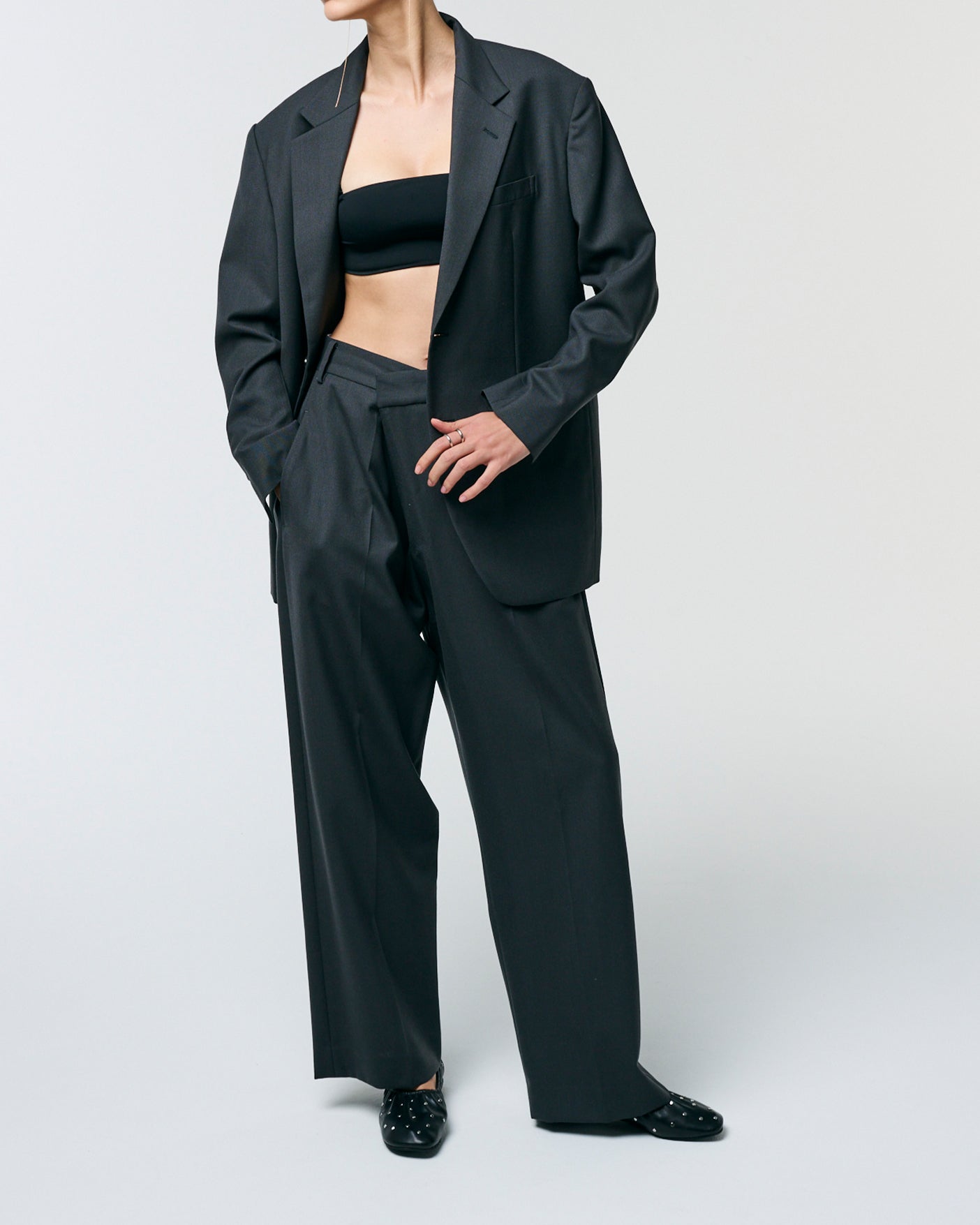 GATHER BALLET_STUDS / BLACK
