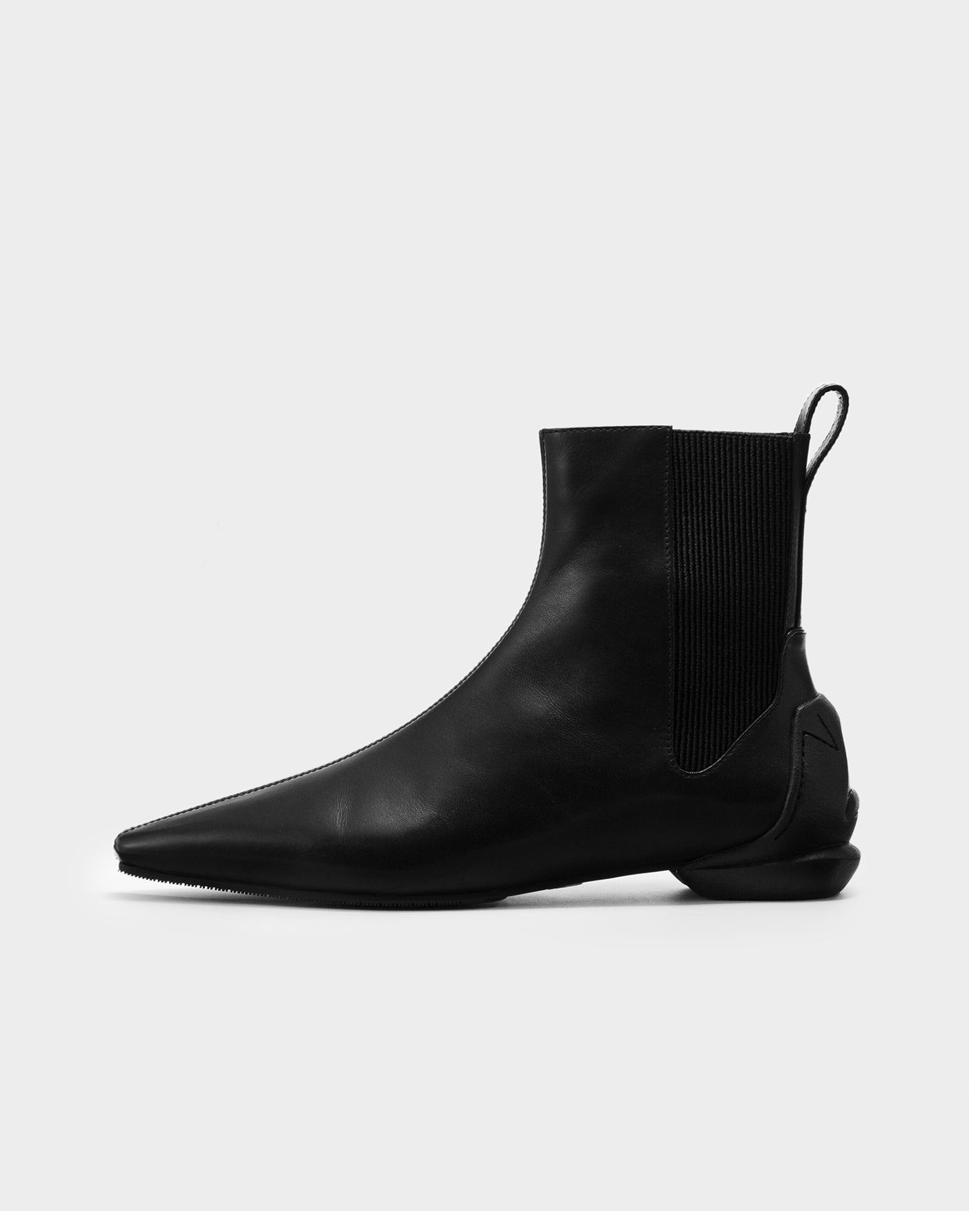 CHISEL TOE ANKLE BOOTS / BLACK