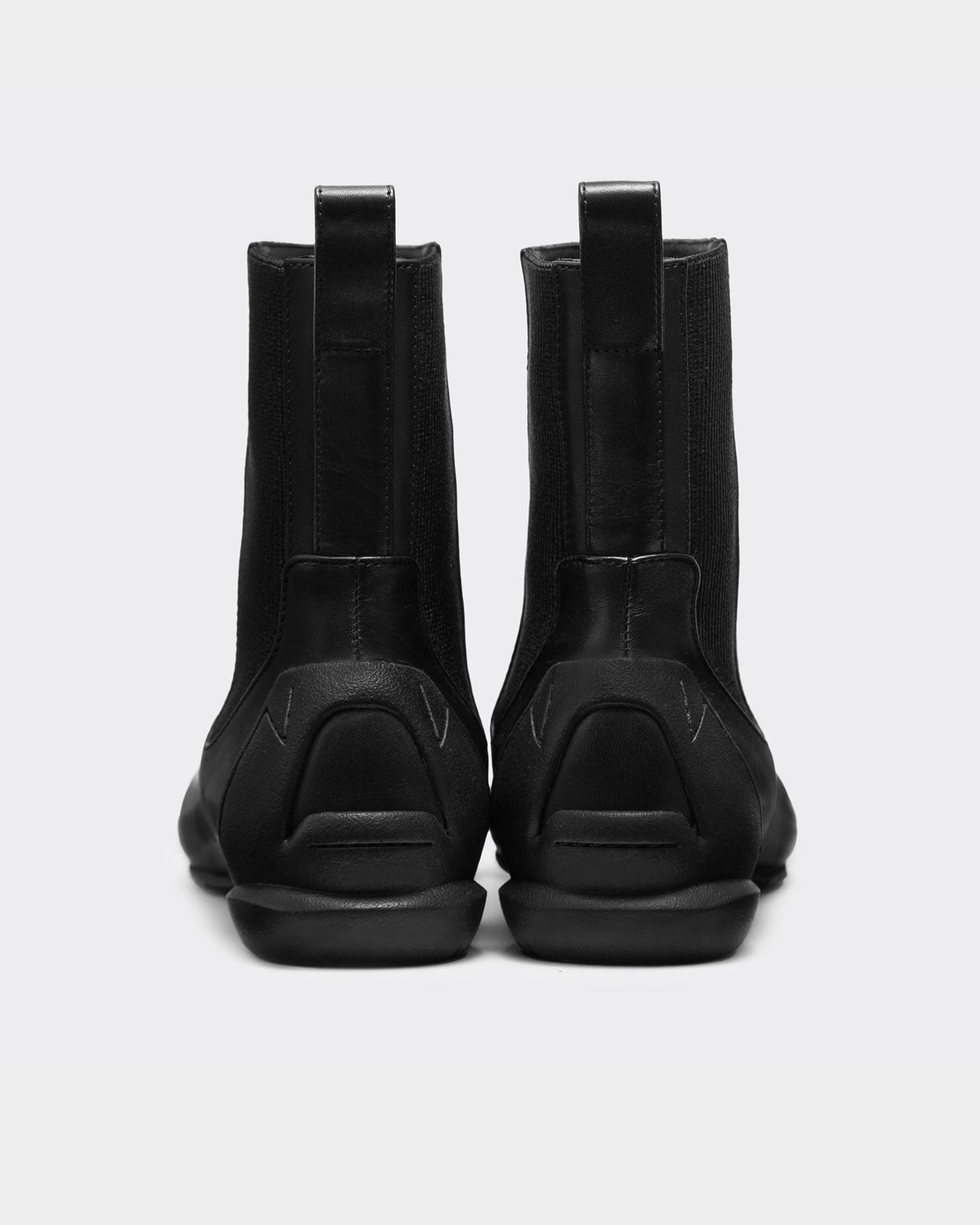 CHISEL TOE ANKLE BOOTS / BLACK