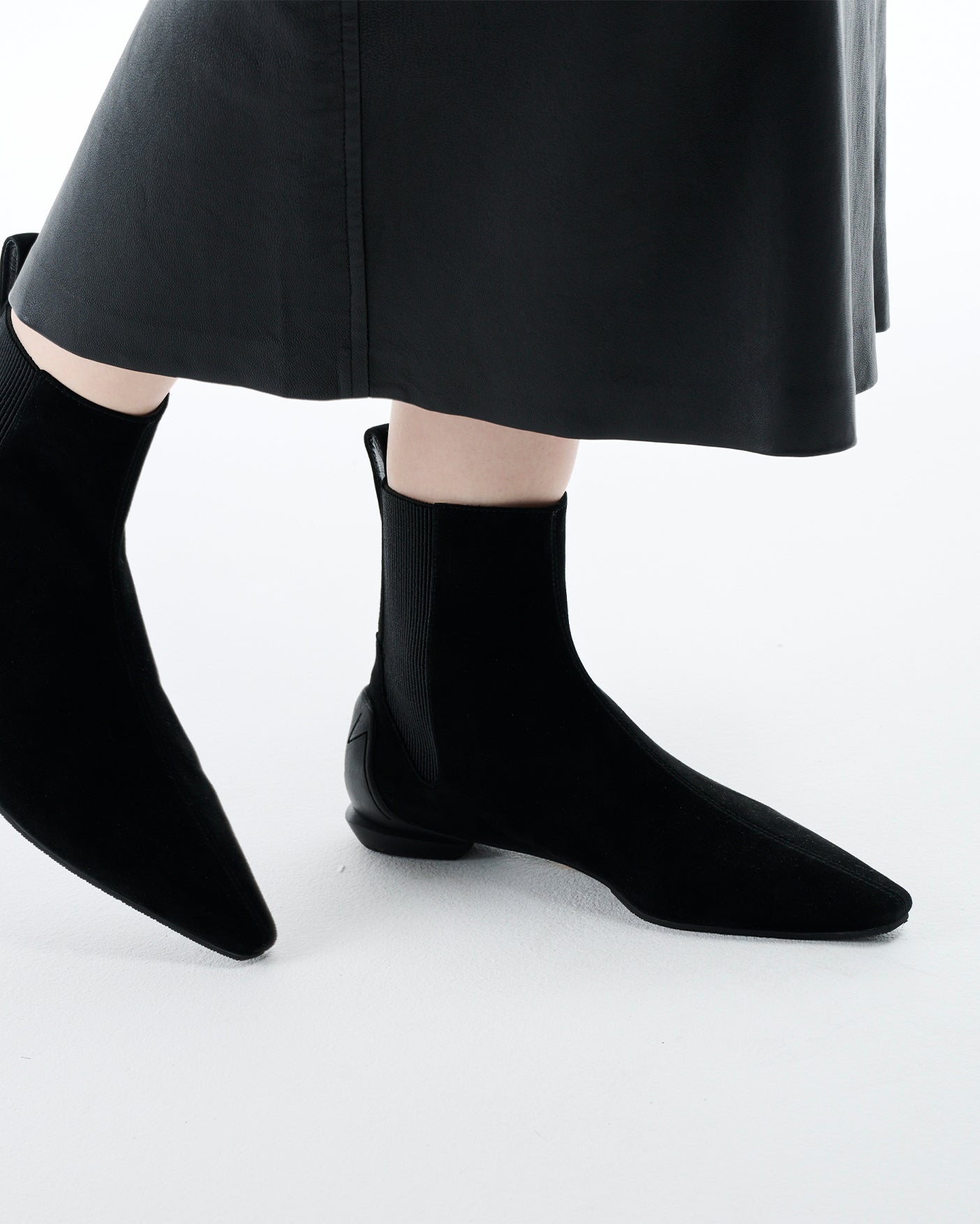 CHISEL TOE ANKLE BOOTS / BLACK(SUEDE)