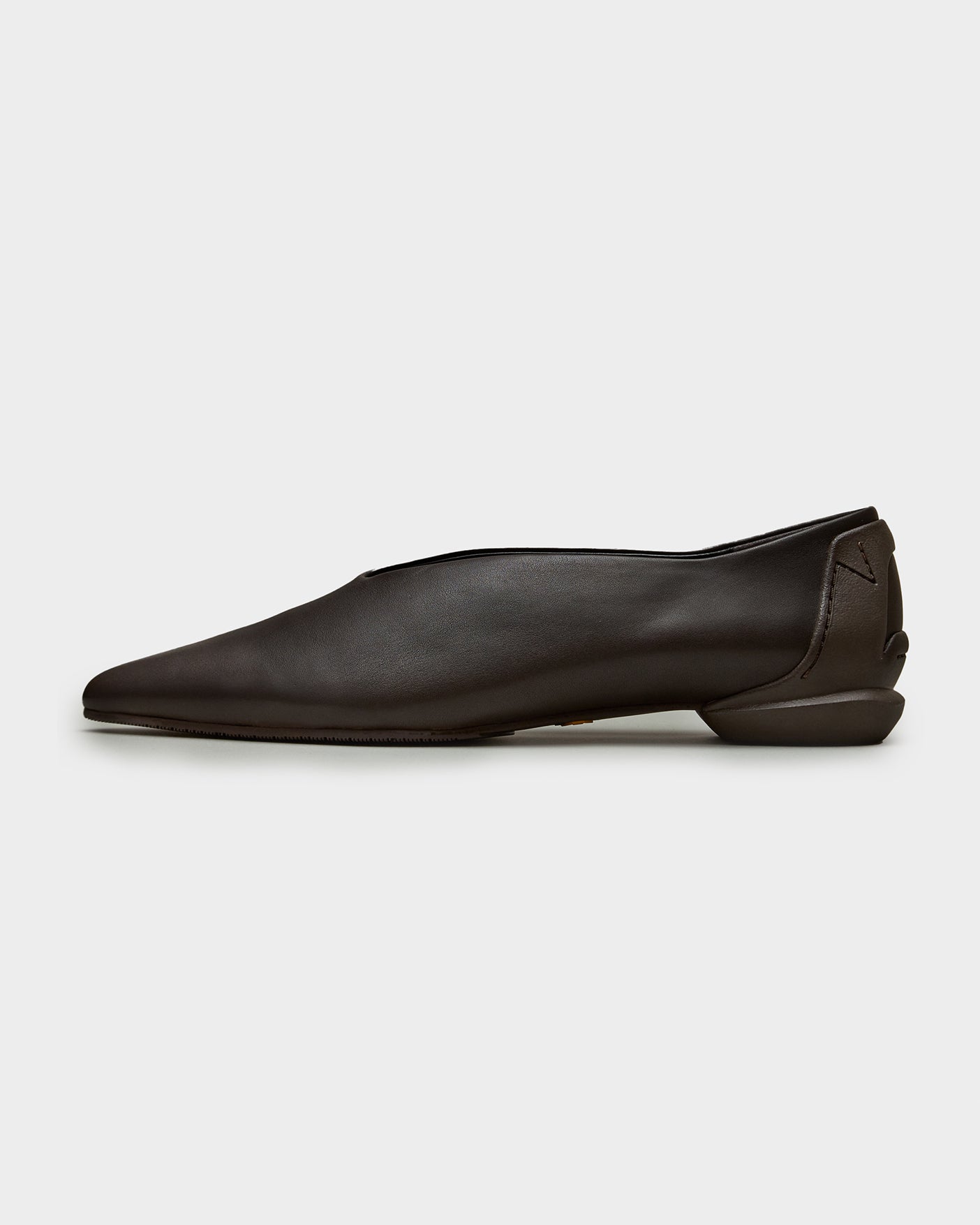 POINTED SLIT PUMPS / EBONY