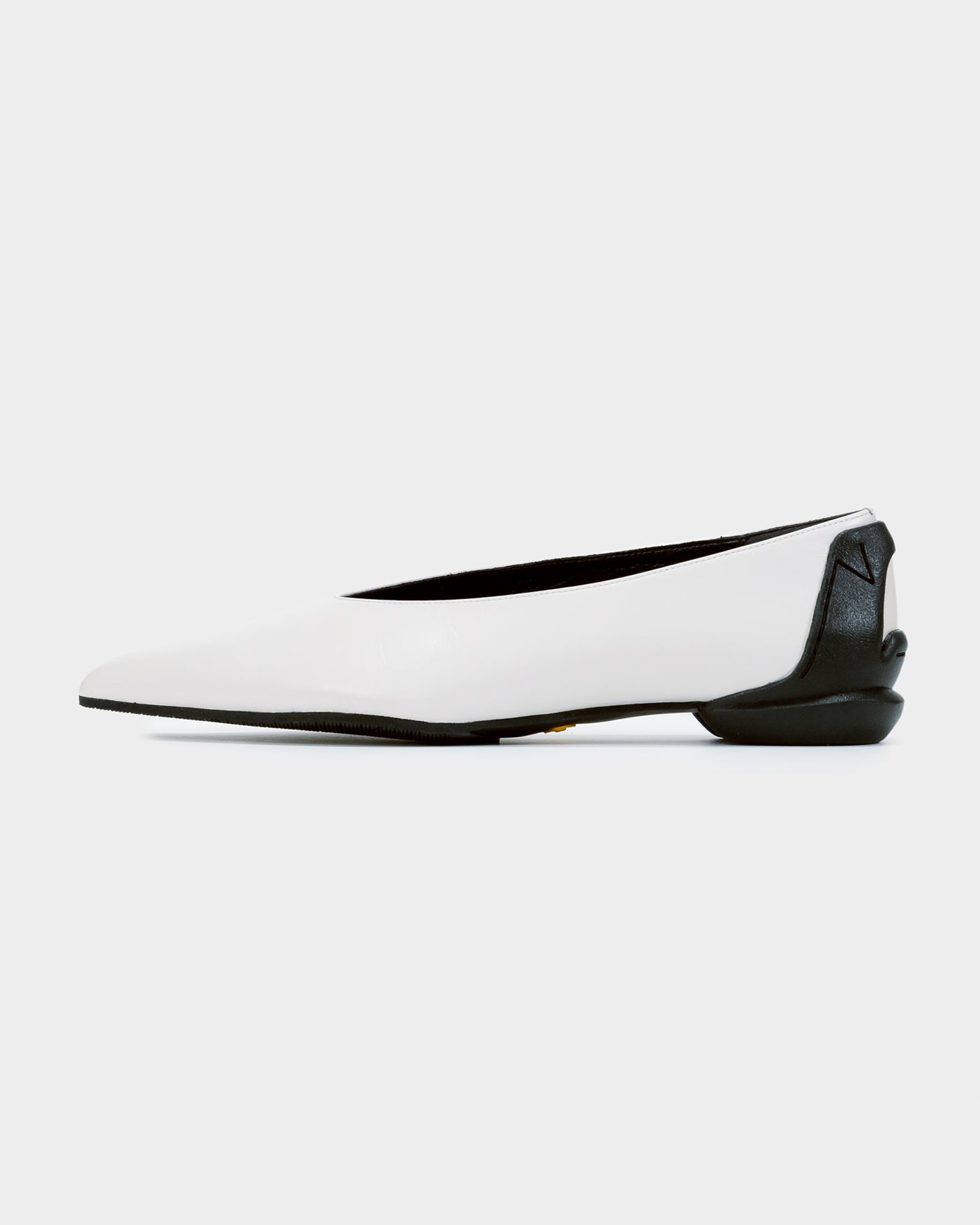 POINTED U PUMPS / WHITExBLACK
