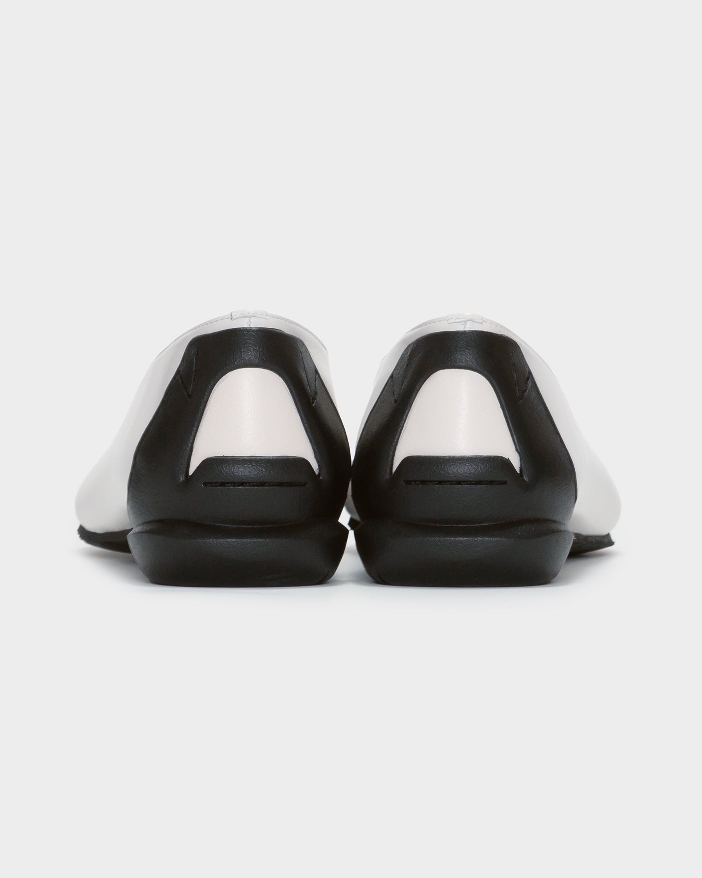 POINTED U PUMPS / WHITExBLACK