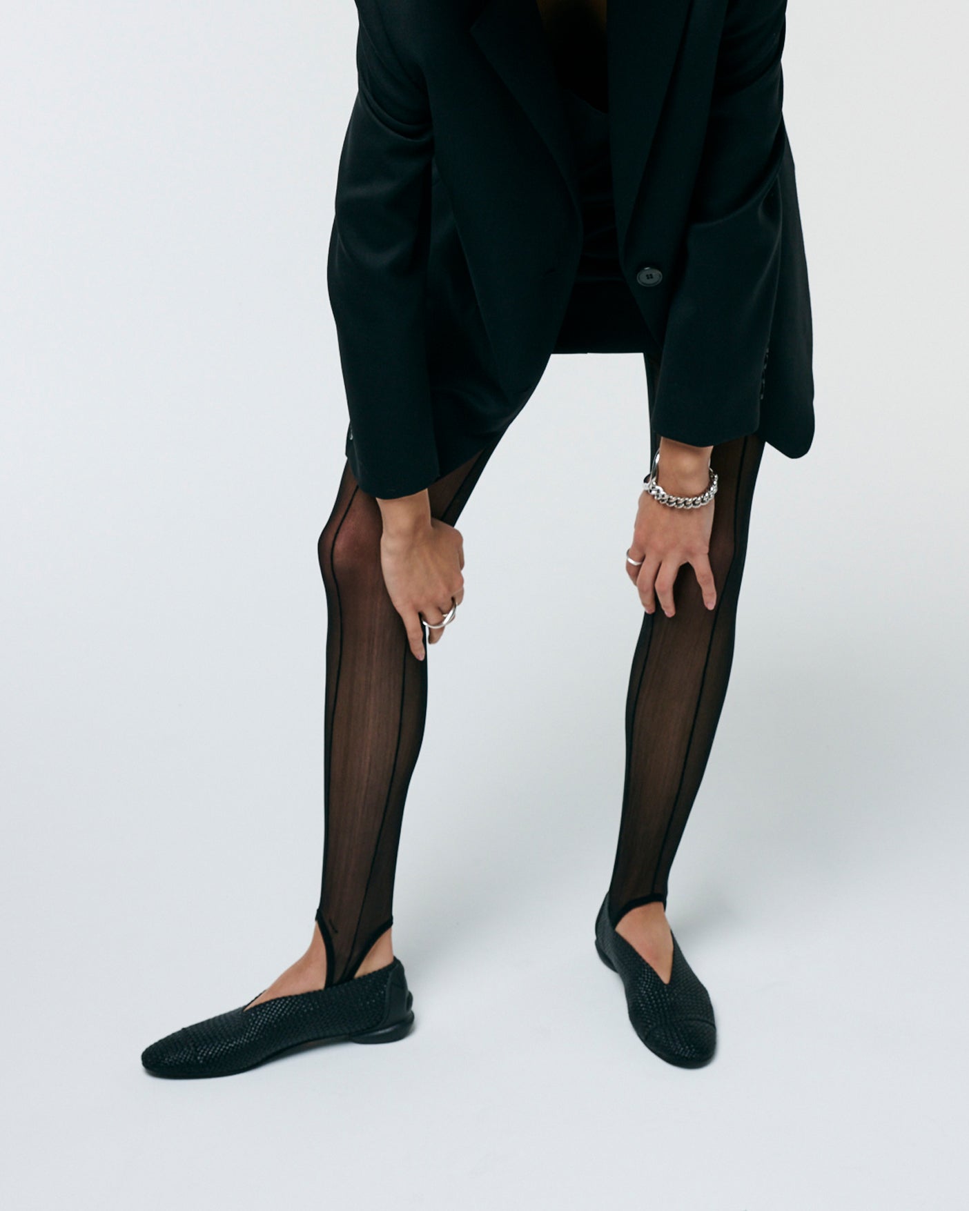MESH ROUND V PUMPS / BLACK