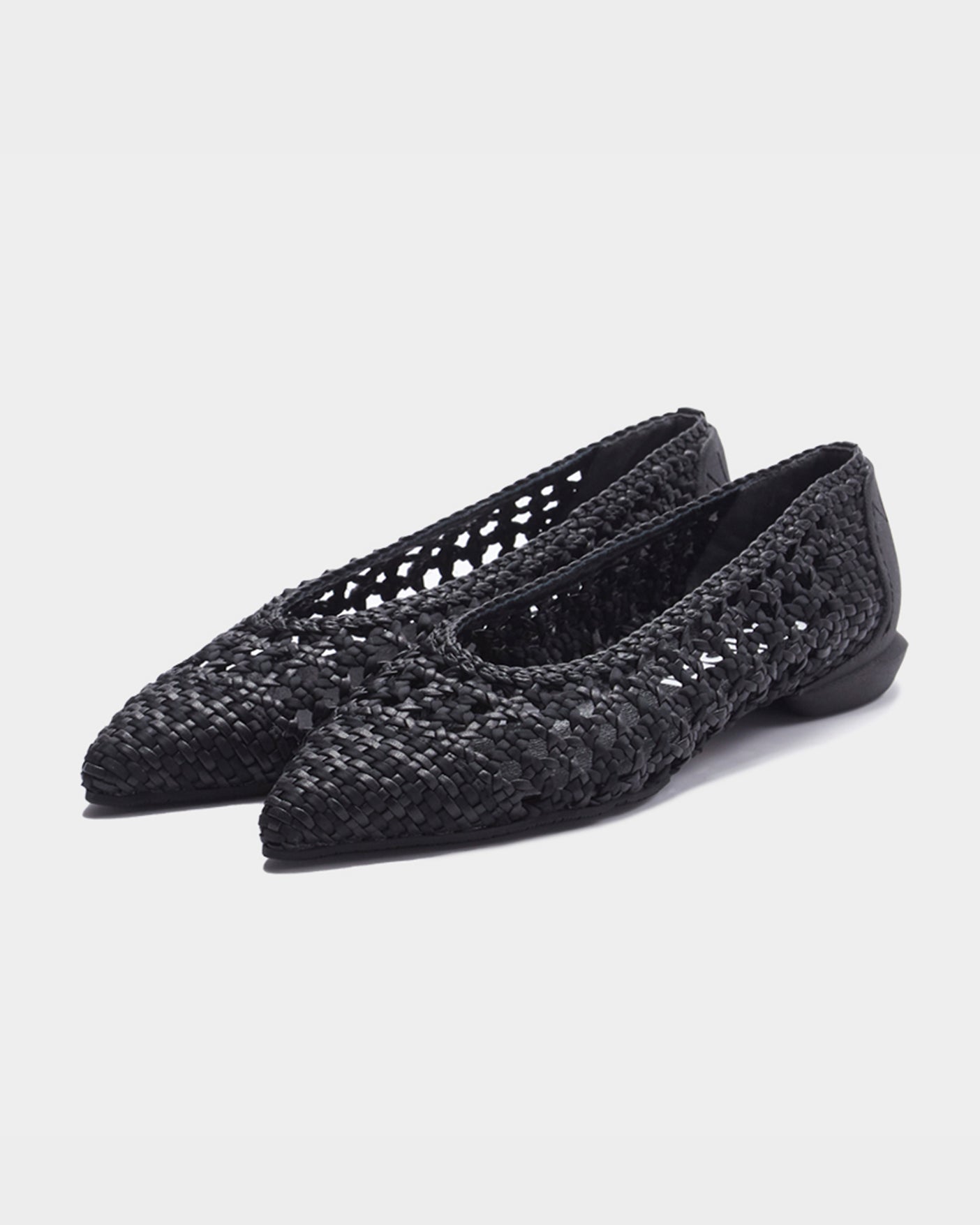 MESH POINTED U PUMPS / BLACK