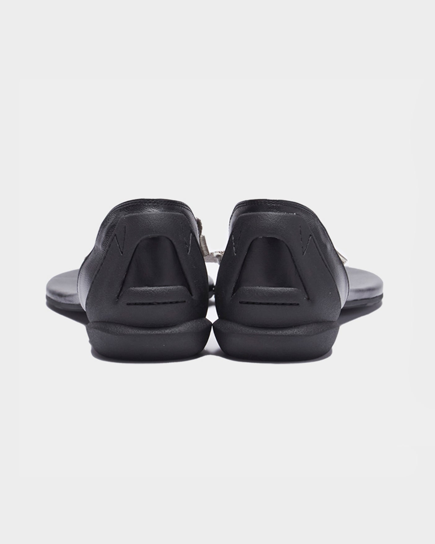 TONG SANDALS / GREIGExBLACK