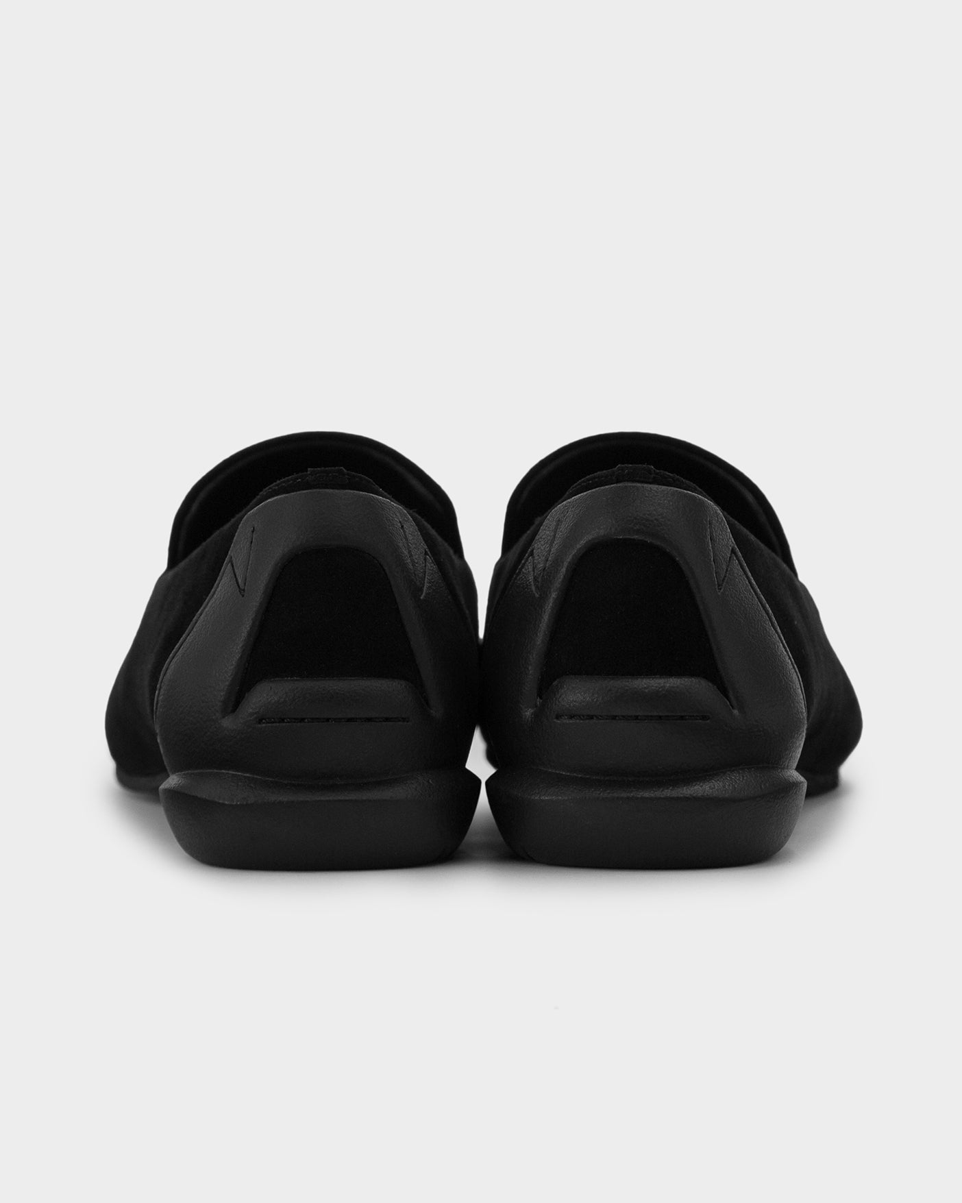 CHISEL TOE SUEDE SLIPON / BLACK