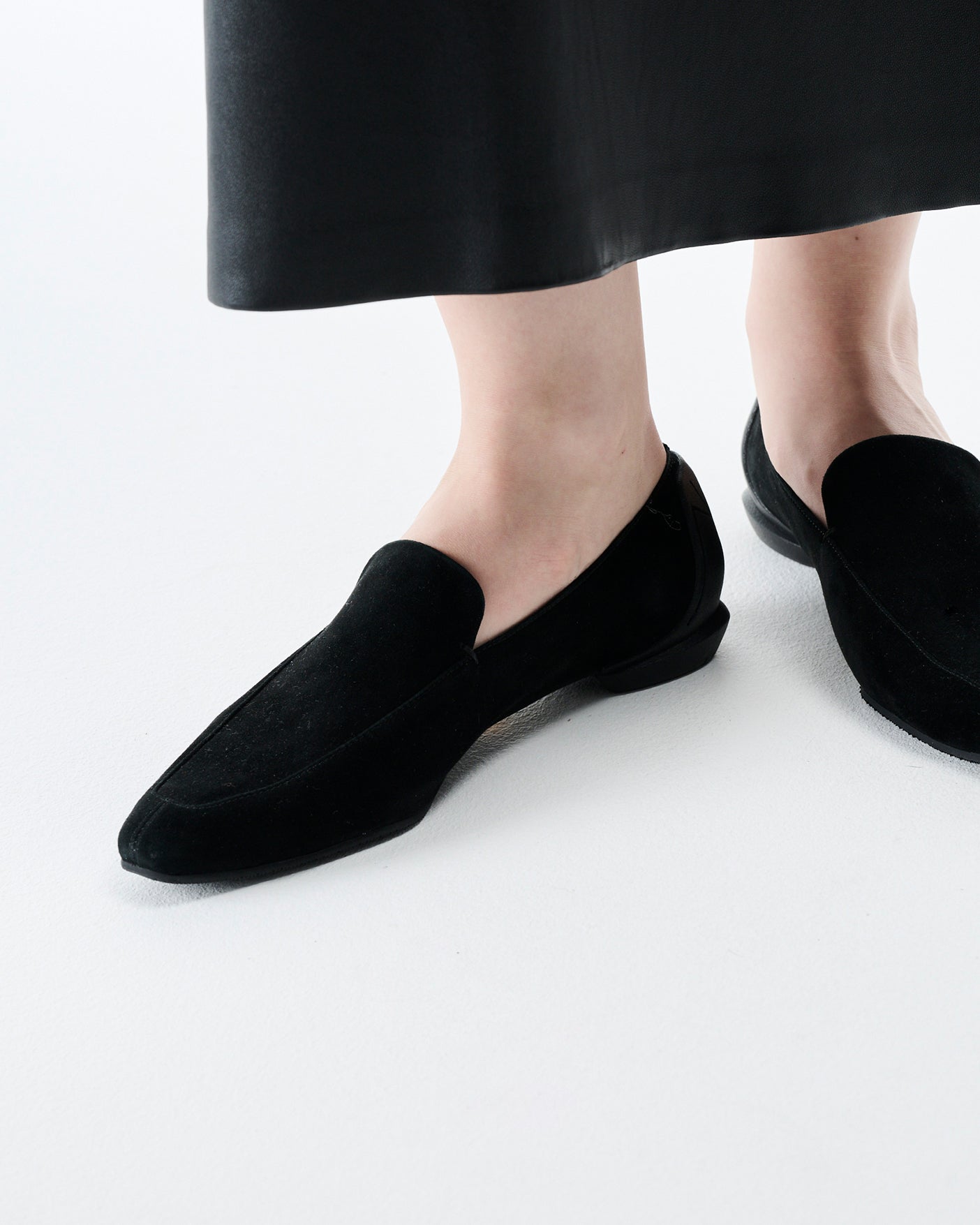 CHISEL TOE SUEDE SLIPON / BLACK – SHISEI