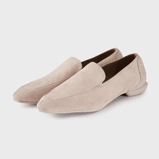 CHISEL TOE SUEDE SLIPON / GREIGE