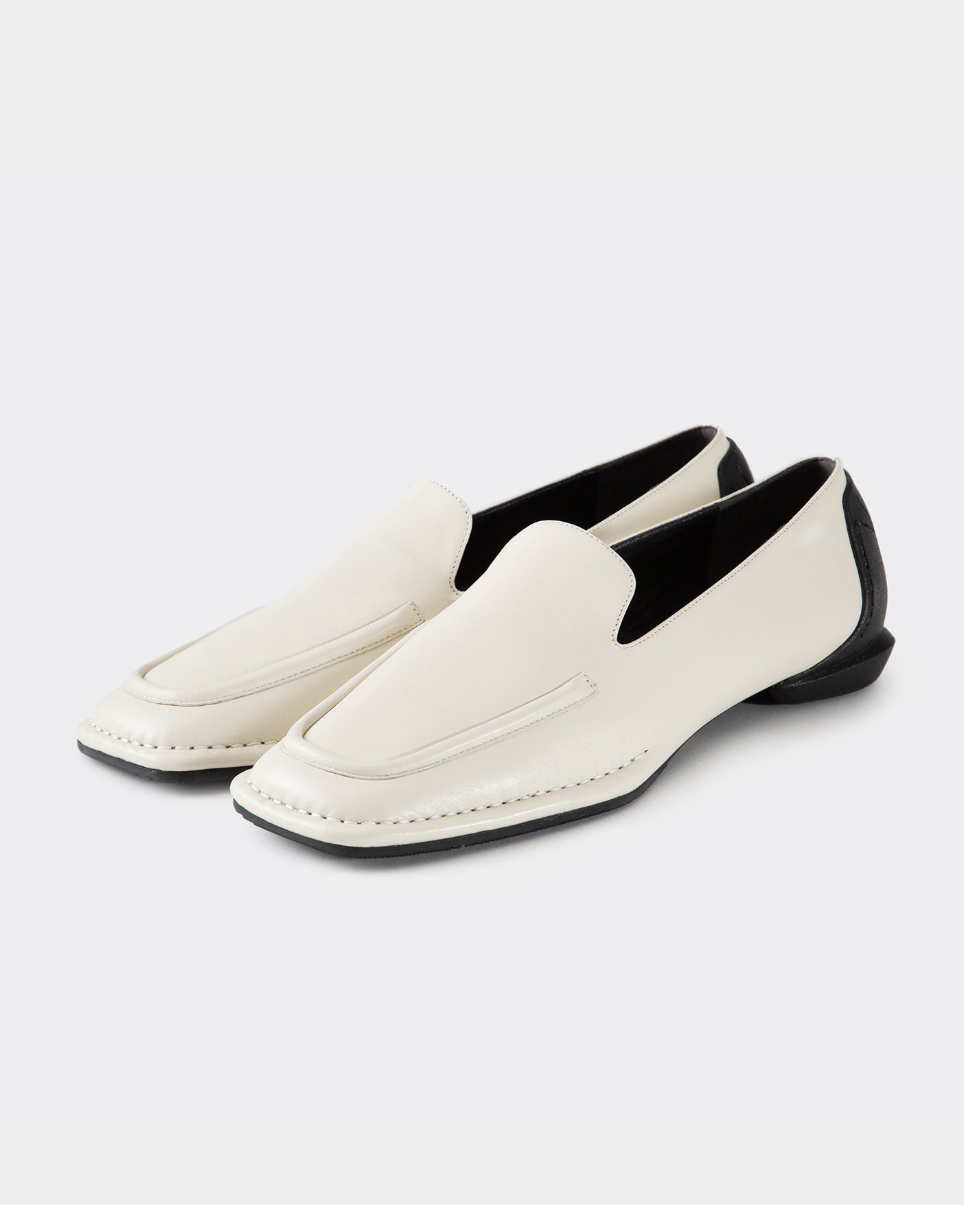 SQUARE LOAFERS / WHITExBLACK