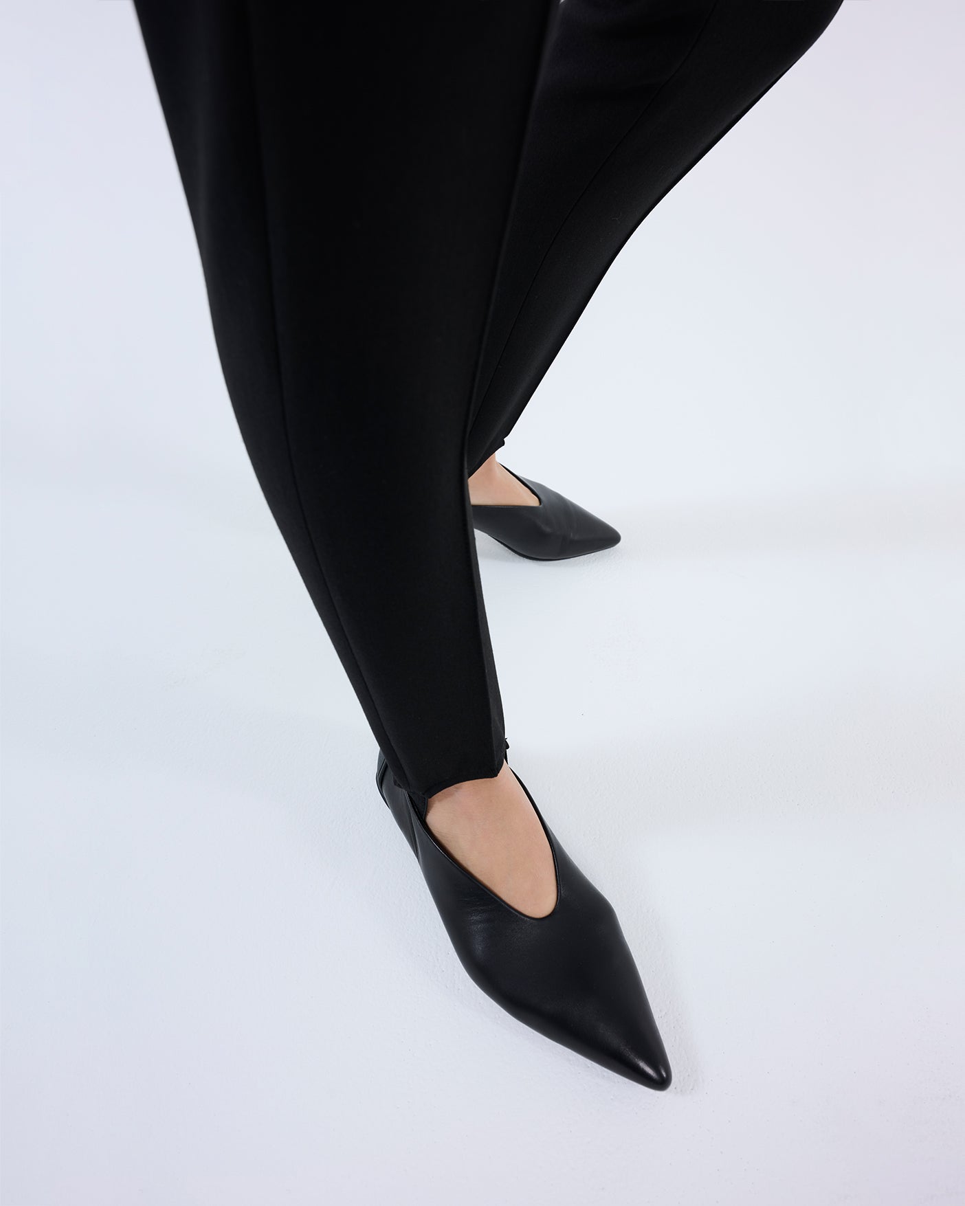 靴 SHISEI POINTED SLIT PUMPS / BLACK POINTED SLIT PUMPS / BLACK – SHISEI