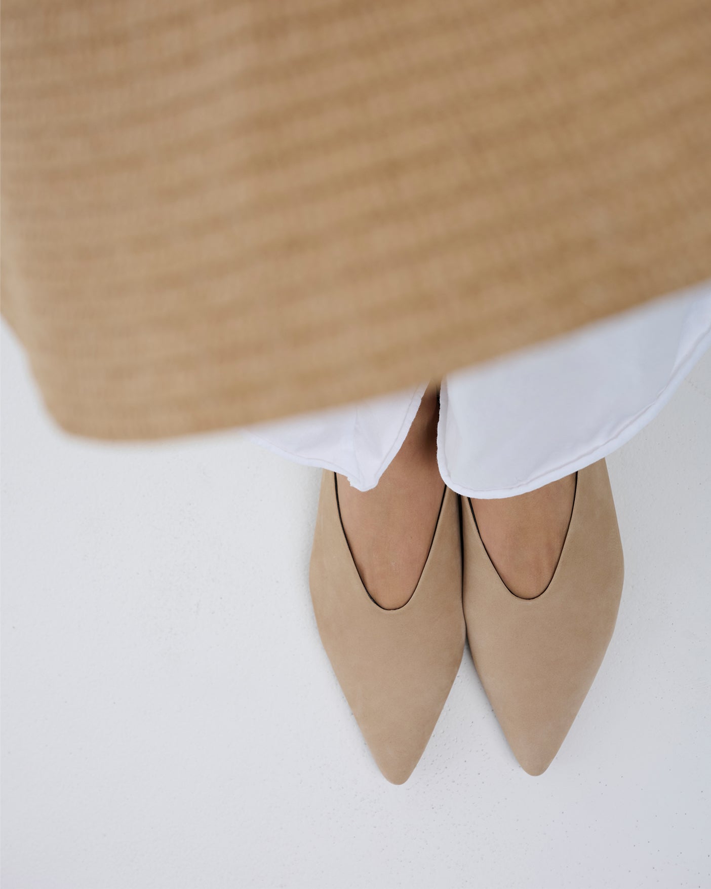 POINTED SLIT PUMPS / N.BEIGE