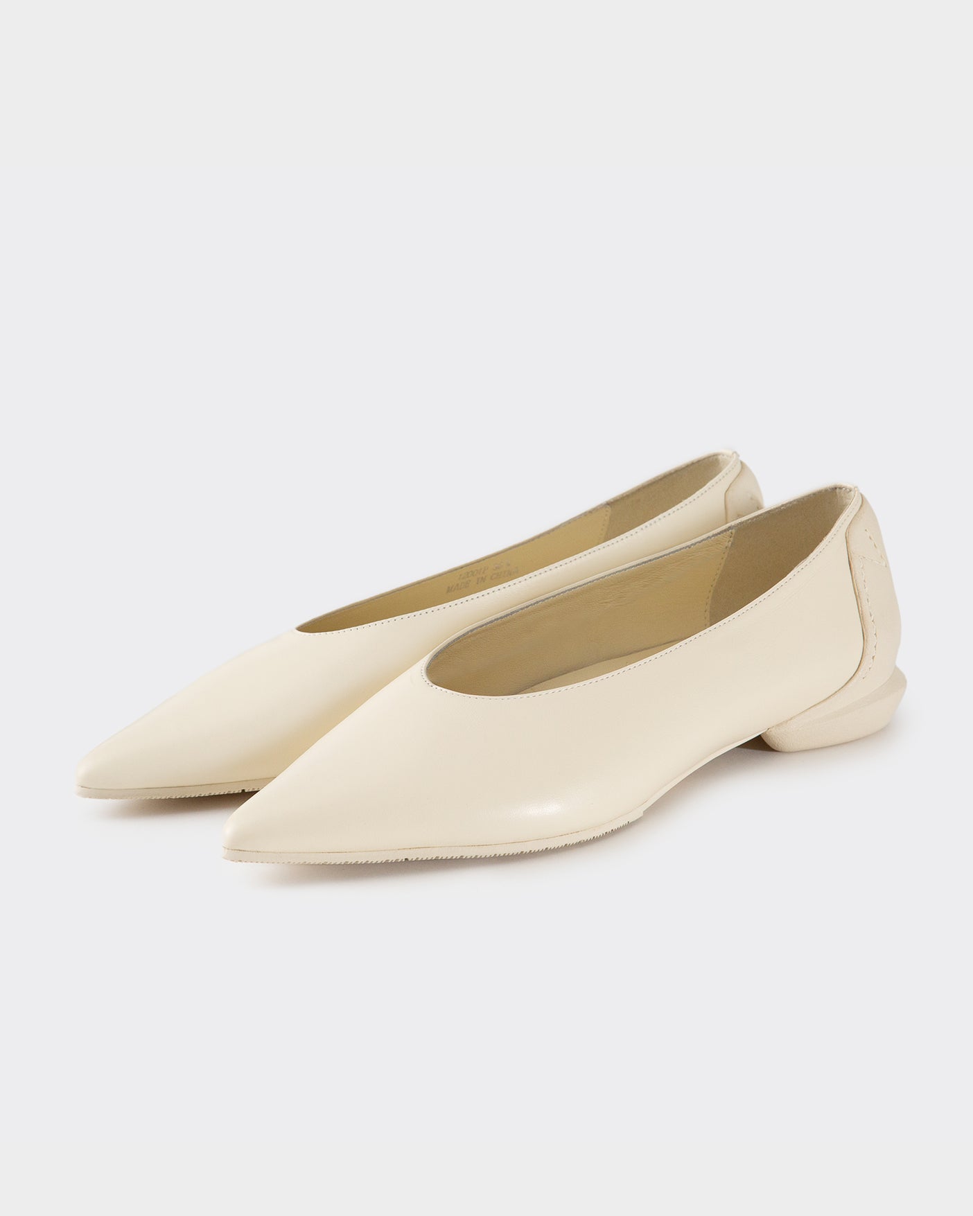MM POINTED U PUMPS / IVORY