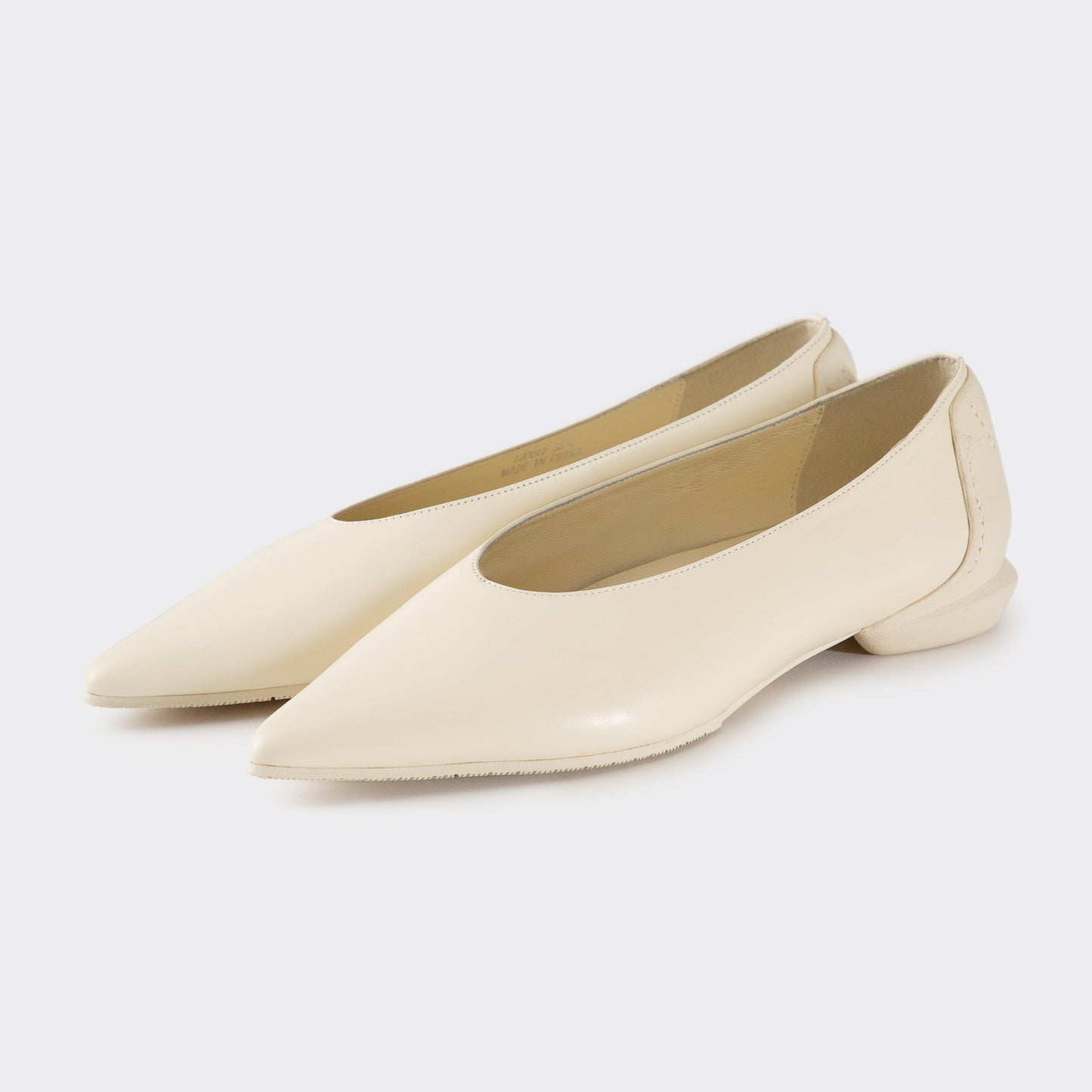 MM POINTED U PUMPS / IVORY