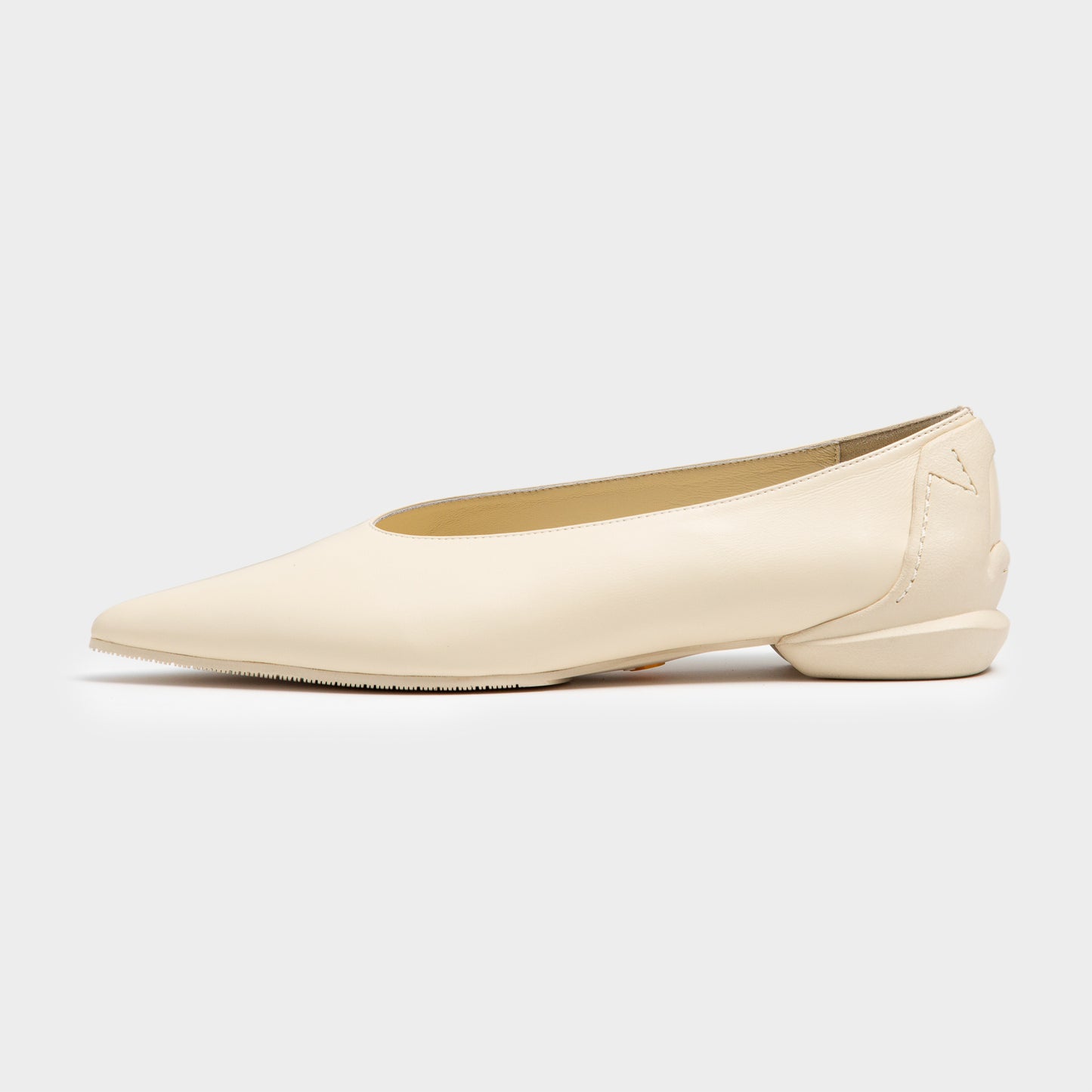 MM POINTED U PUMPS / IVORY