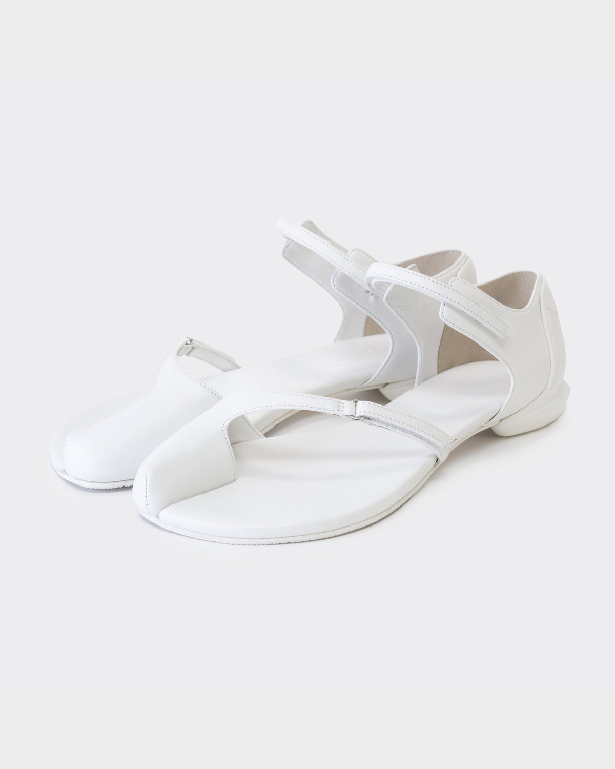 THUMBHOLE SANDALS / WHITE – SHISEI
