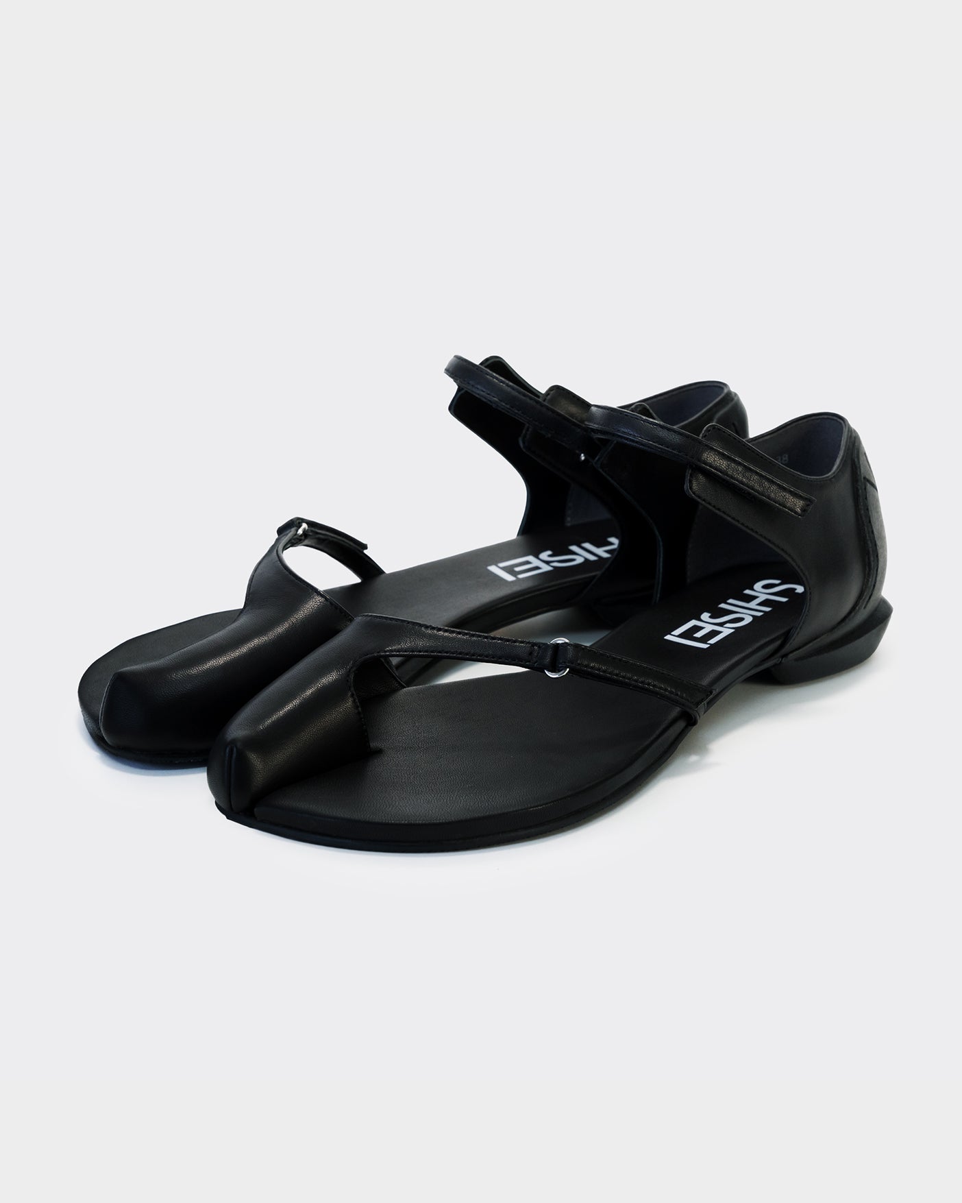THUMBHOLE SANDALS / BLACK