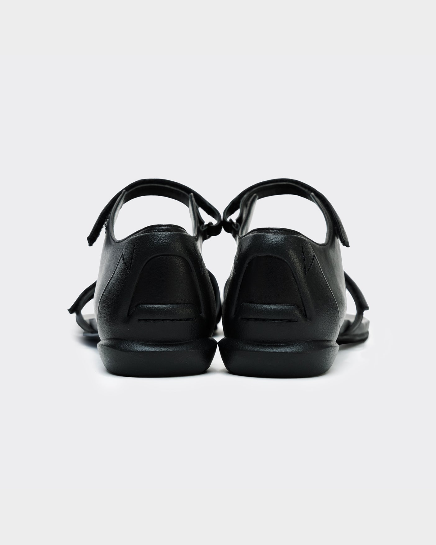 THUMBHOLE SANDALS / BLACK
