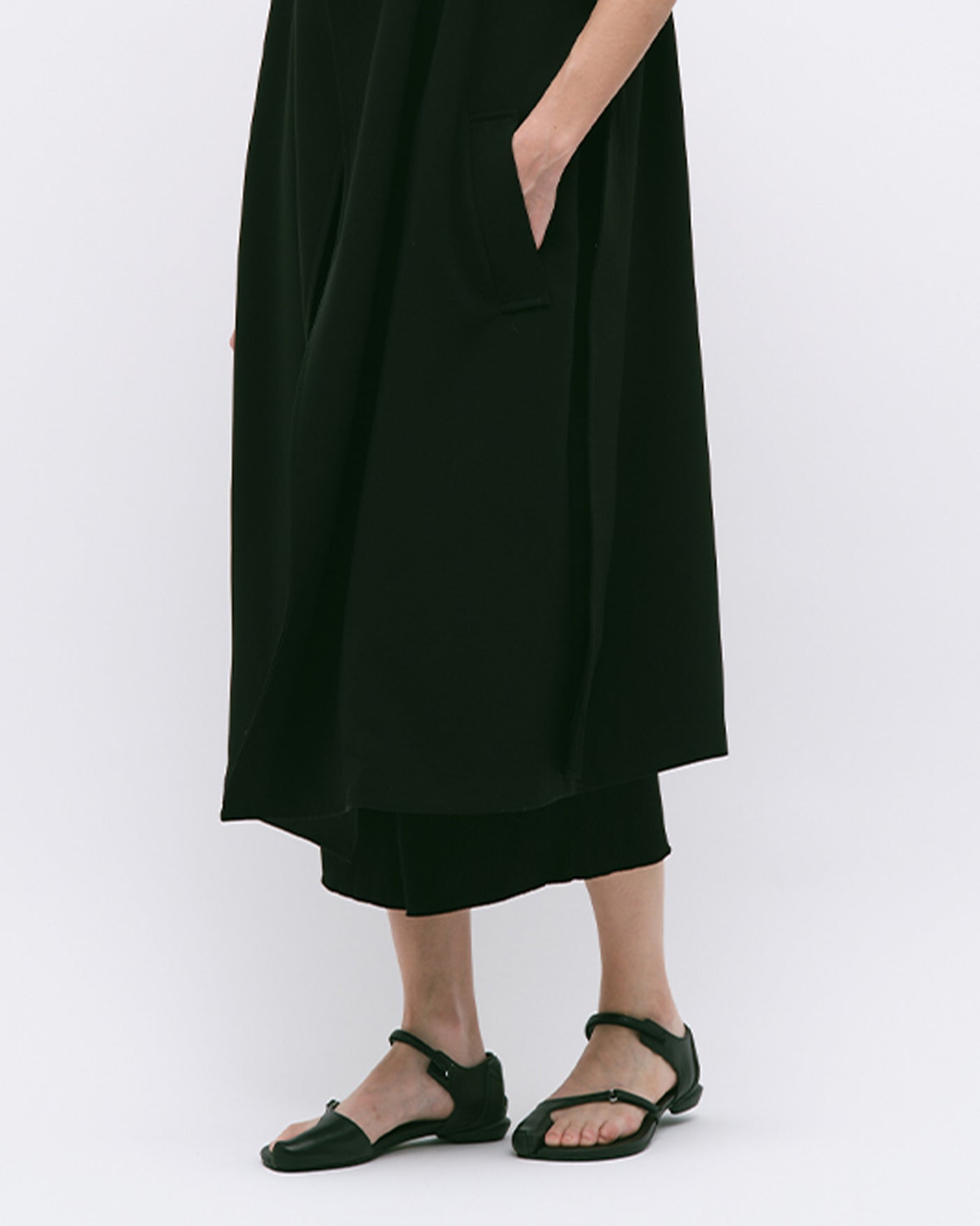 THUMBHOLE SANDALS / BLACK