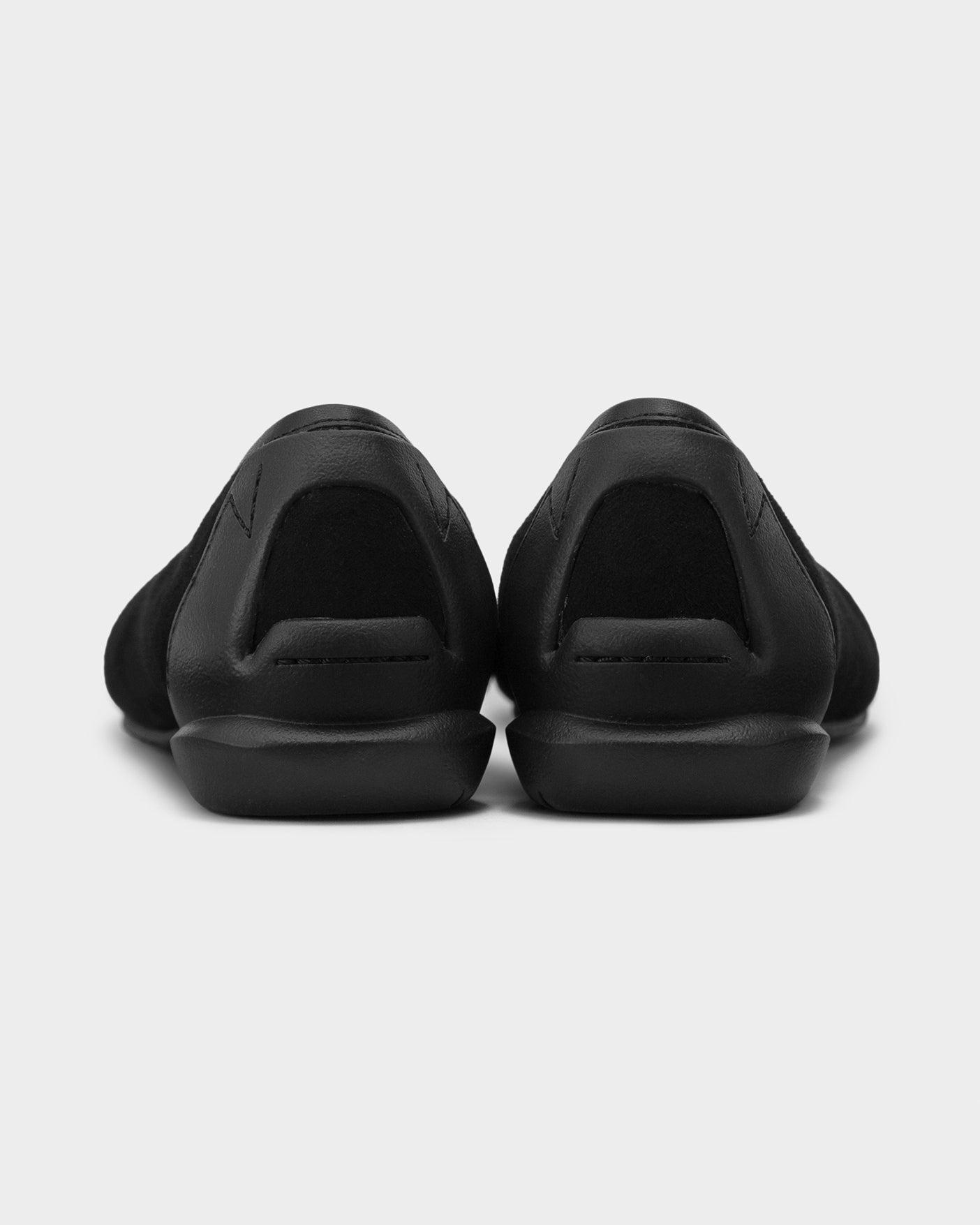 MM POINTED SUEDE U PUMPS / BLACK