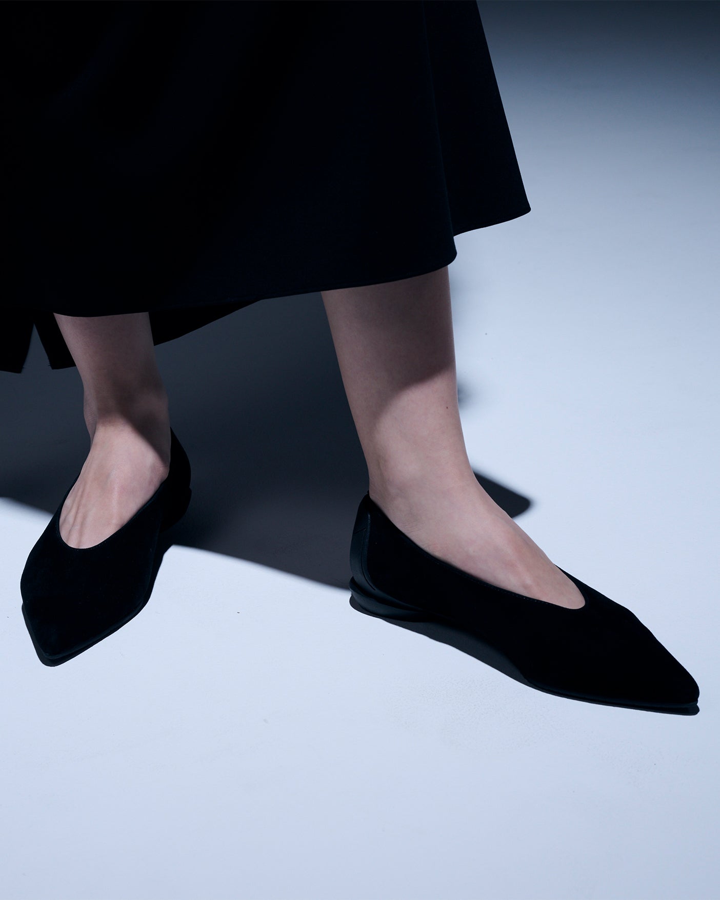 MM POINTED SUEDE U PUMPS / BLACK