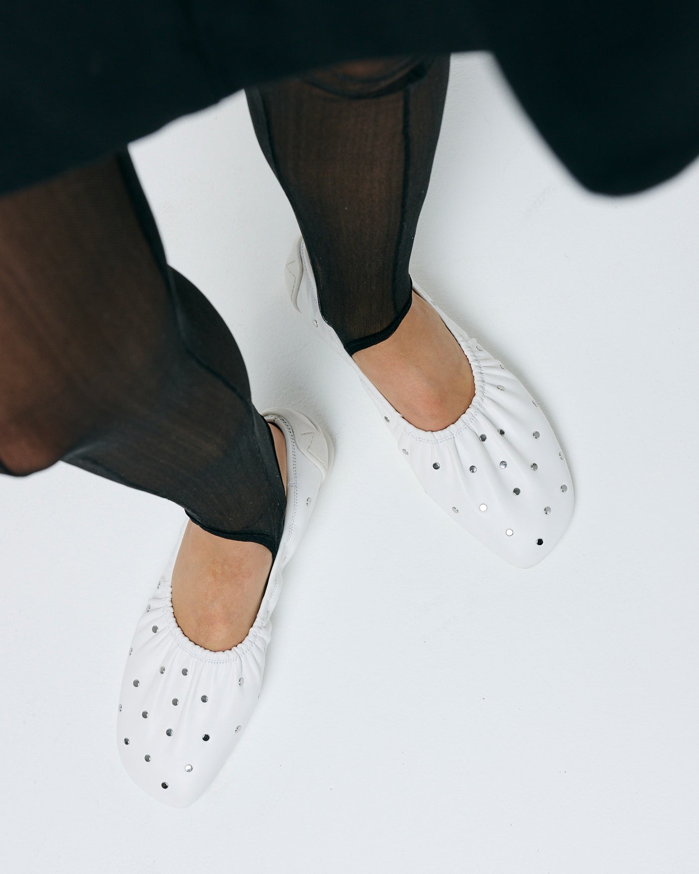 GATHER BALLET_STUDS / WHITE