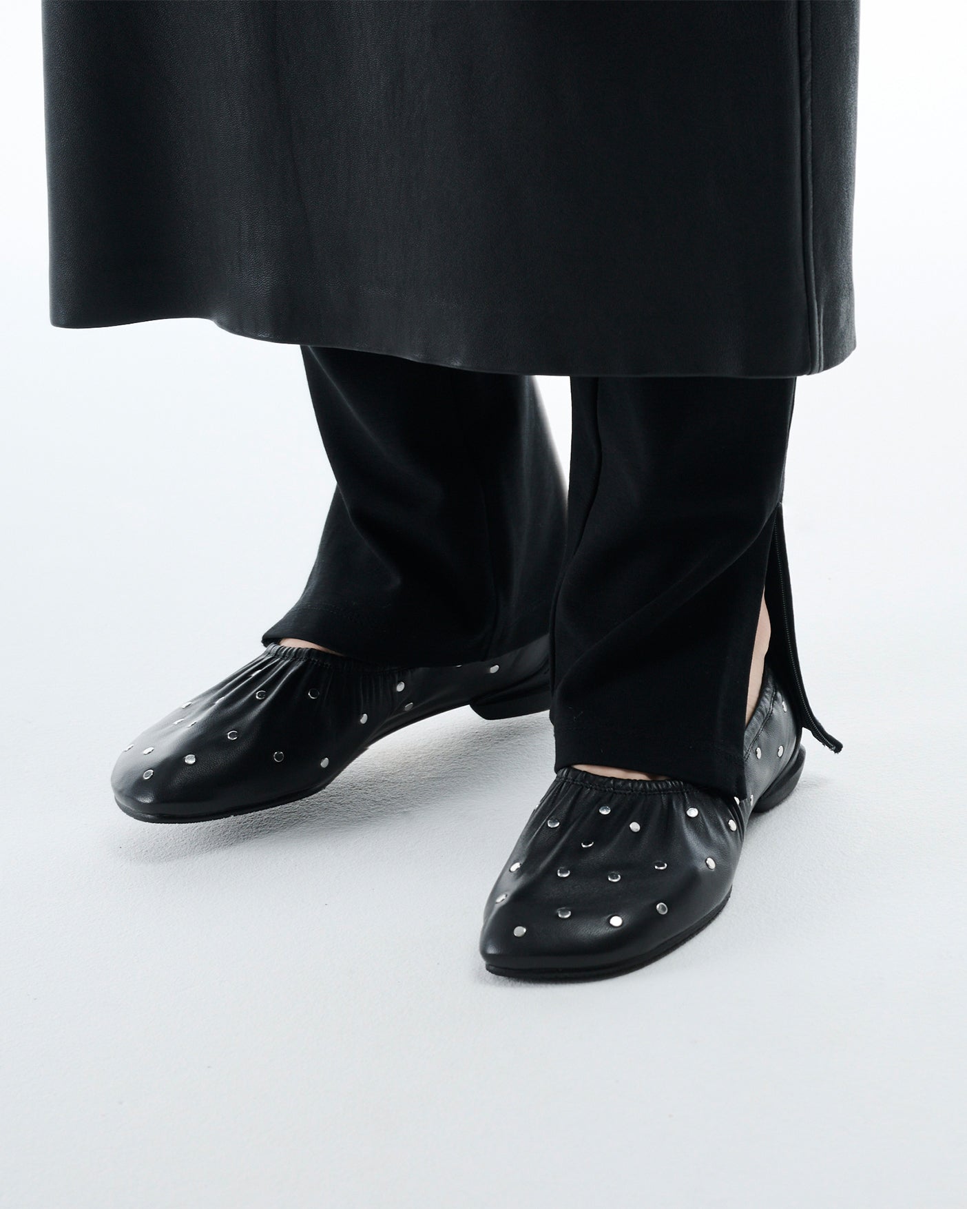 GATHER BALLET_STUDS / BLACK