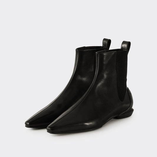 CHISEL TOE ANKLE BOOTS / BLACK