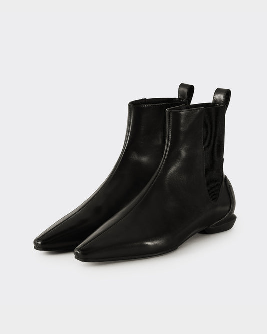 CHISEL TOE ANKLE BOOTS / BLACK