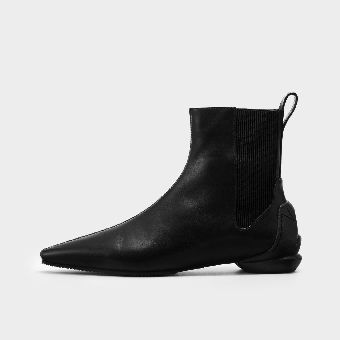 CHISEL TOE ANKLE BOOTS / BLACK