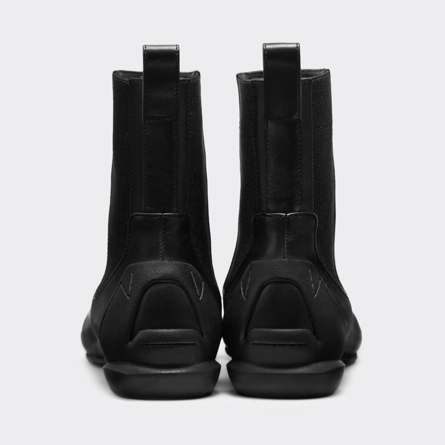 CHISEL TOE ANKLE BOOTS / BLACK