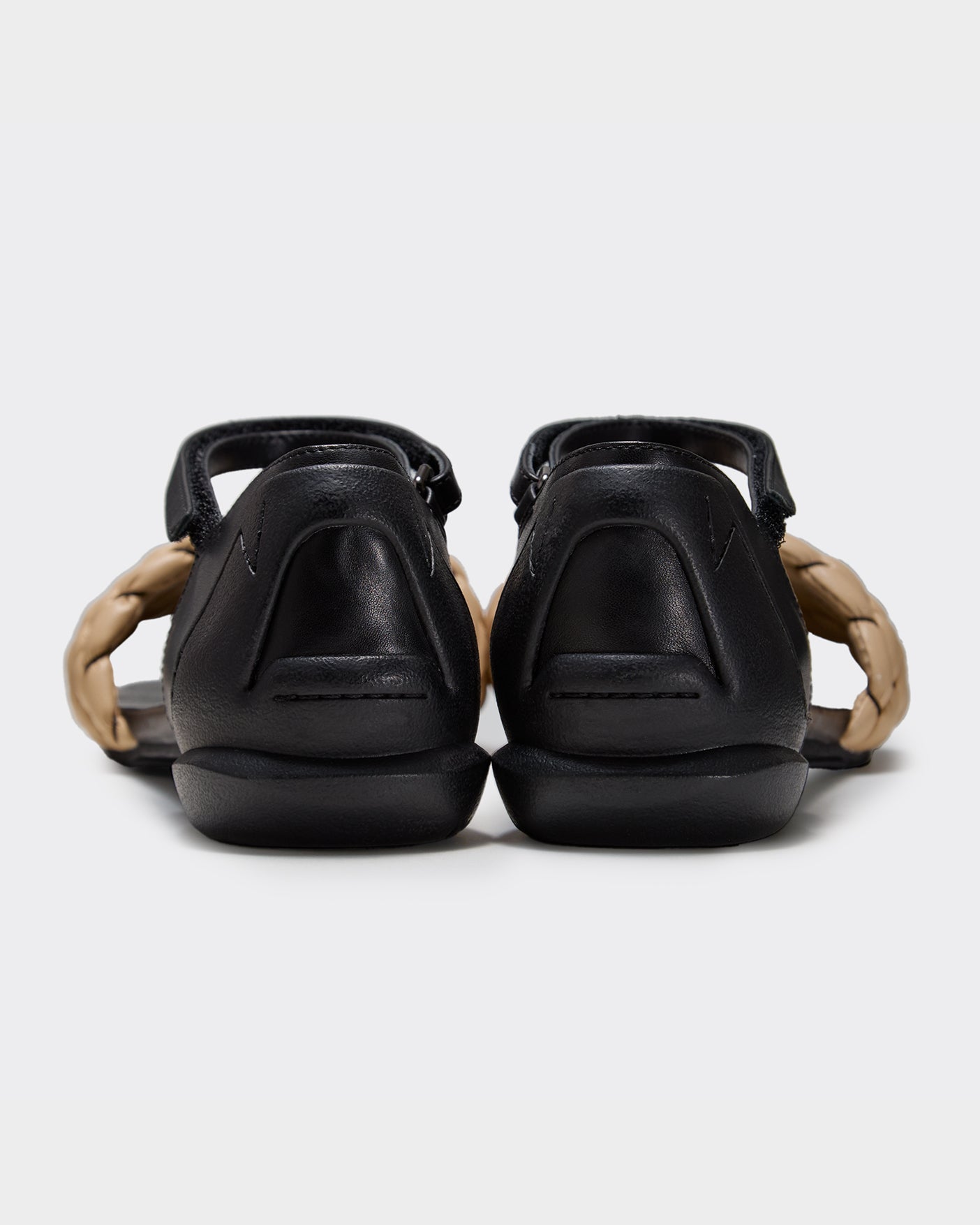 PADDED MESH SANDALS / BEIGExBLACK