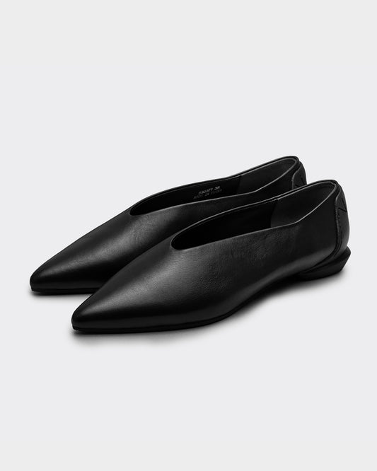 POINTED SLIT PUMPS / BLACK