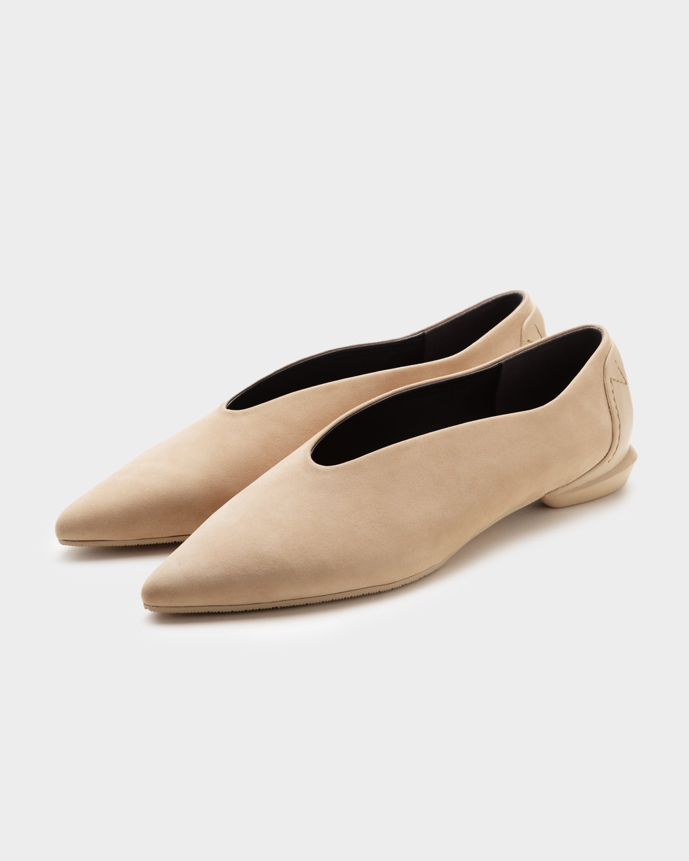 POINTED SLIT PUMPS / N.BEIGE