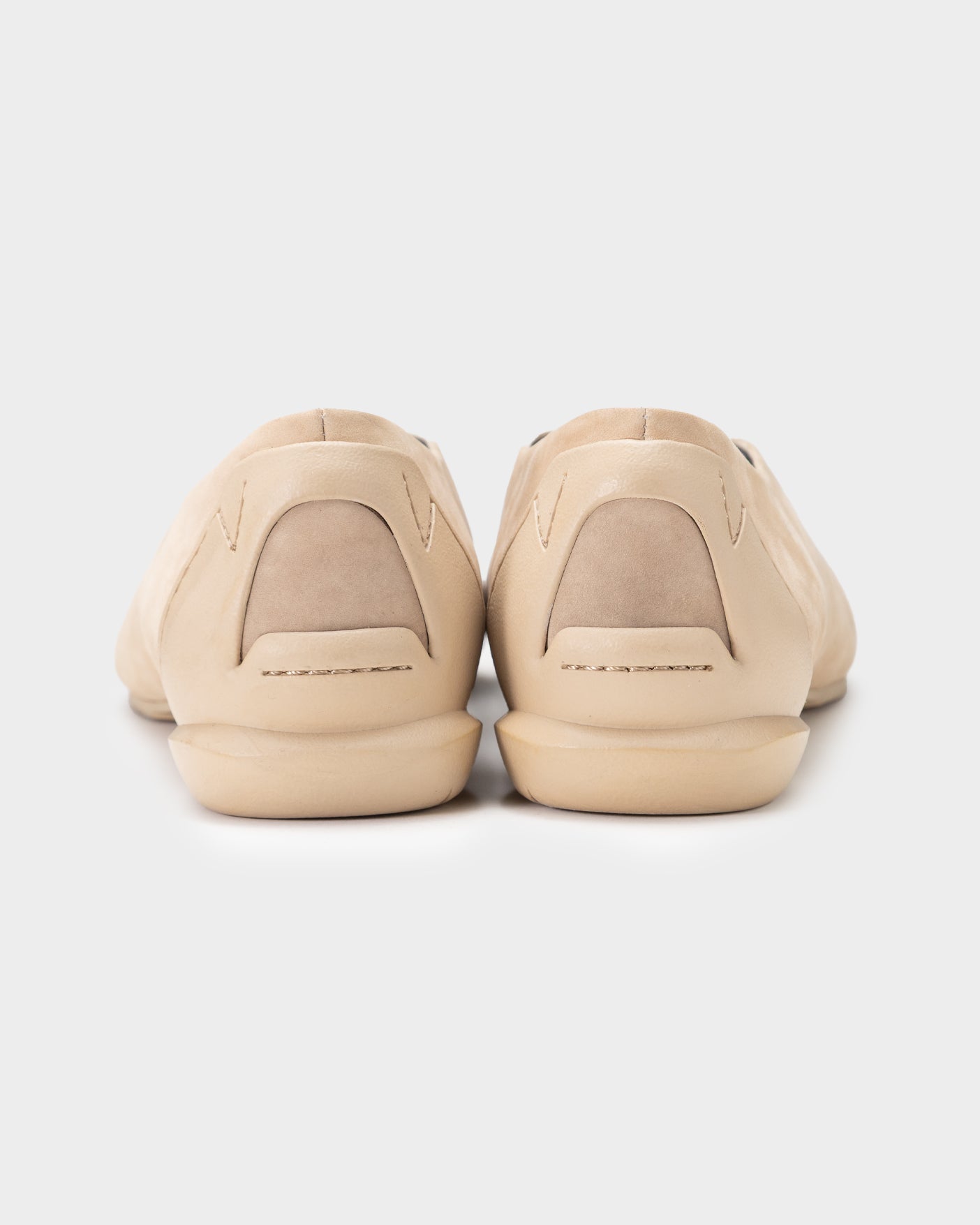 POINTED SLIT PUMPS / N.BEIGE